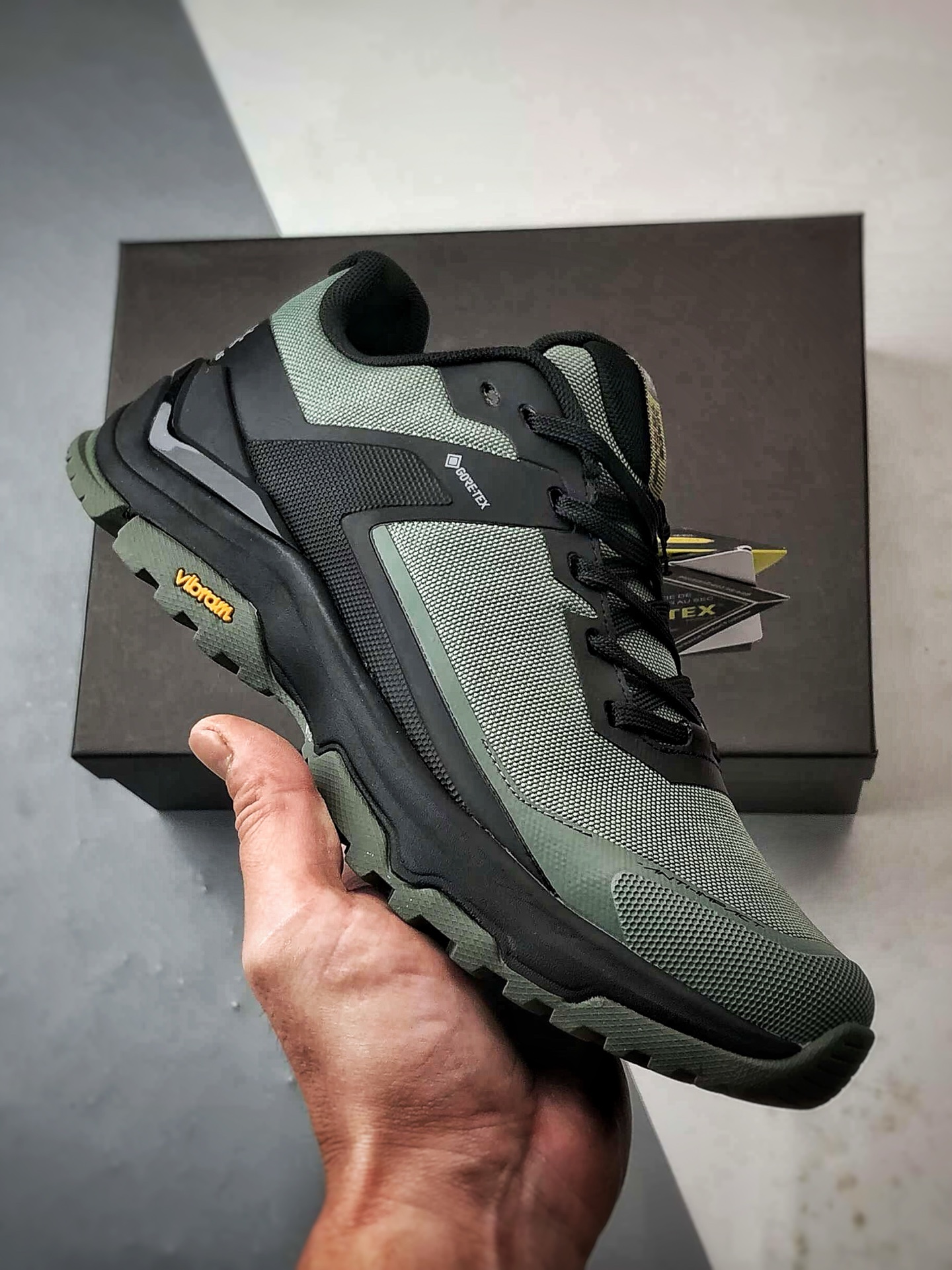 放店💰220
凯乐石KAILAS 界山 GTX 月桂绿
户外低帮防水登山徒步鞋 广东大厂出品
鞋面采用Gore-Tex全袜套防水科技。Eco-Sport轻量中底,减重不减支撑。3D稳定系统,抗扭转强防护。
Vibram大底+仿生齿状设计,防滑耐磨。
Size:38 39 40 41 42 43 44 45
编码#A-C14582