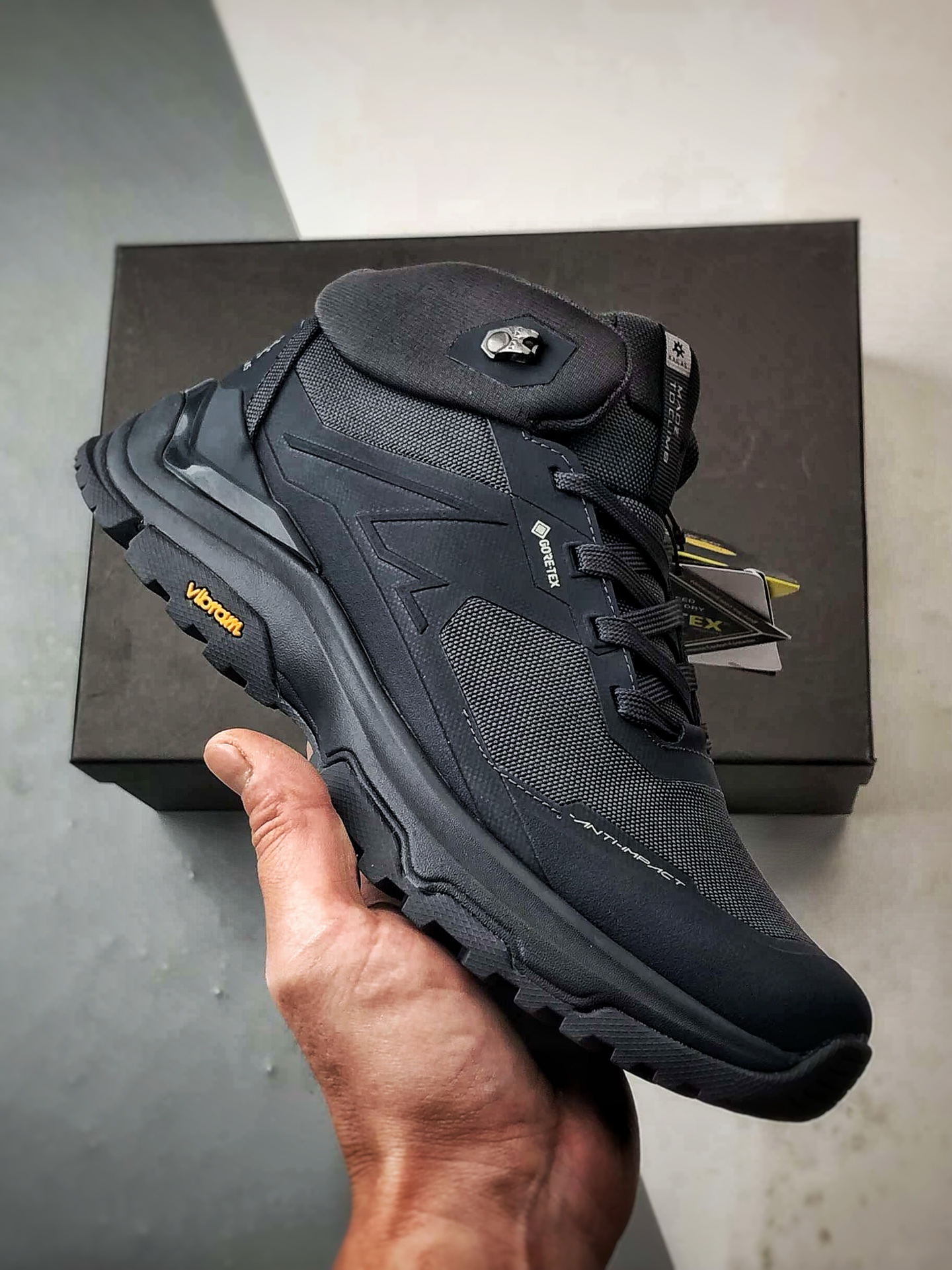 放店💰260
凯乐石KAILAS 界山 GTX Mid 浅乌木灰
户外中帮防水登山徒步鞋 广东大厂出品
鞋面采用Gore-Tex全袜套防水科技。Eco-Sport轻量中底,减重不减支撑。3D稳定系统,抗扭转强防护。
Vibram大底+仿生齿状设计,防滑耐磨。
Size:38 39 40 41 42 43 44 45
编码#A-C54523