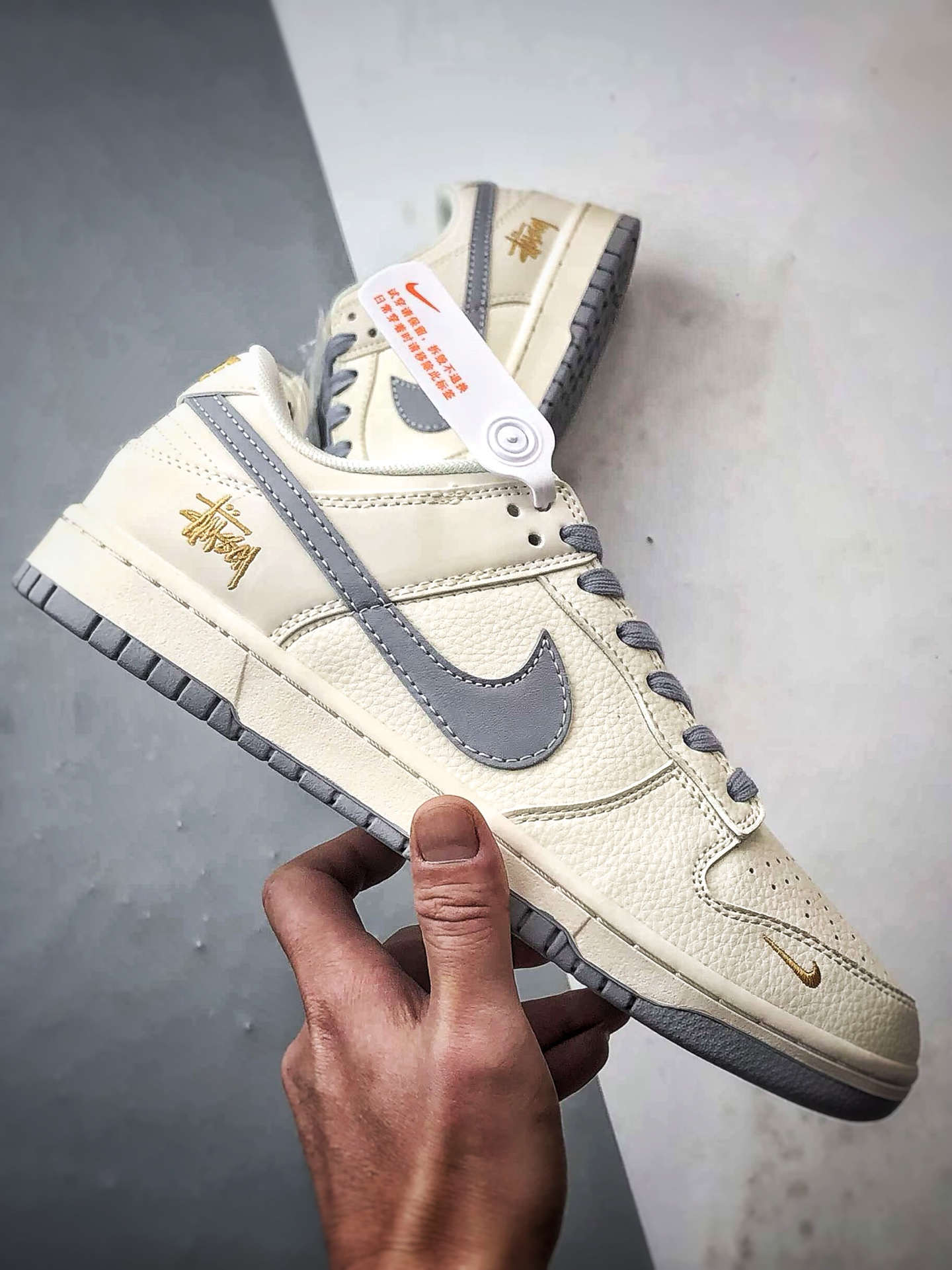 290 NK Dunk Low Retro ”DIY高端定制” 斯图西米白灰小金钩 低帮休闲运动板鞋 JP1648-040-Chinese UA Cheap High Quatity Brand Clothes Bags handbags Sneakers wholesale wholesaler seller from China Factory suppliers Fashion Clothing Shoes best Quality Beautiful Price 290 NK Dunk Low Retro ”DIY高端定制” 斯图西米白灰小金钩 低帮休闲运动板鞋 JP1648-040