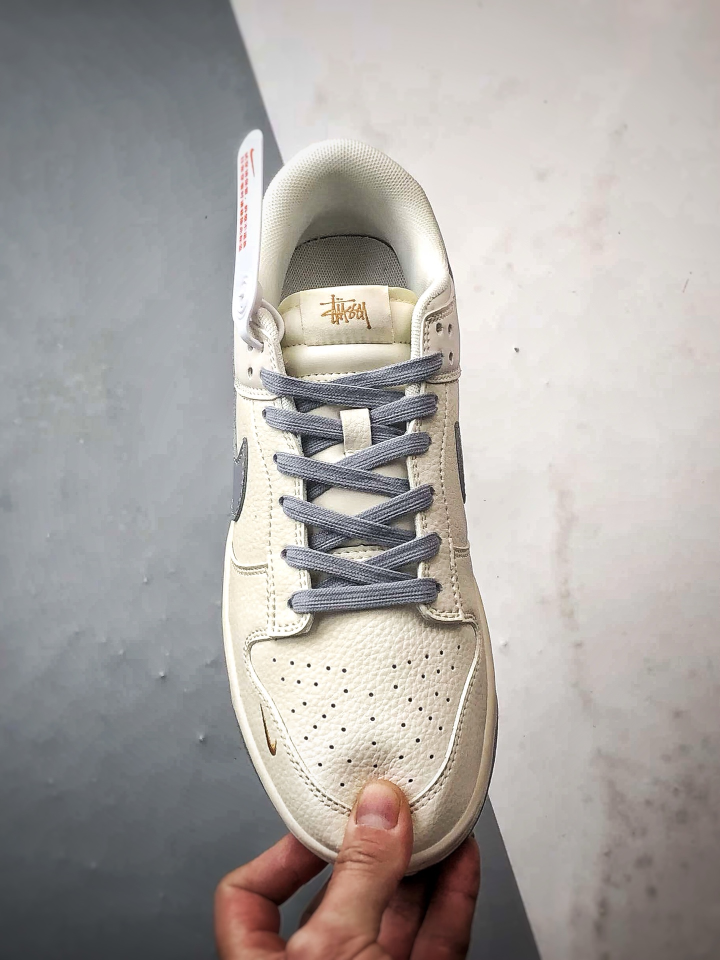 290 NK Dunk Low Retro ”DIY高端定制” 斯图西米白灰小金钩 低帮休闲运动板鞋 JP1648-040-Chinese UA Cheap High Quatity Brand Clothes Bags handbags Sneakers wholesale wholesaler seller from China Factory suppliers Fashion Clothing Shoes best Quality Beautiful Price 290 NK Dunk Low Retro ”DIY高端定制” 斯图西米白灰小金钩 低帮休闲运动板鞋 JP1648-040