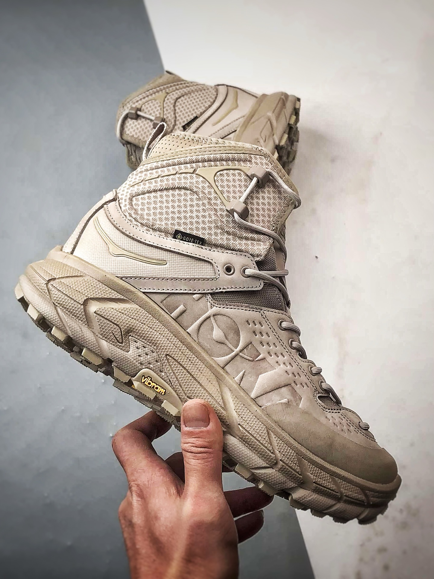 470 Hoka One One Tor Uitra High 米灰色 托亚潮流户外高帮越野登山功能鞋 1129958-STPST-Chinese UA Cheap High Quatity Brand Clothes Bags handbags Sneakers wholesale wholesaler seller from China Factory suppliers Fashion Clothing Shoes best Quality Beautiful Price 470 Hoka One One Tor Uitra High 米灰色 托亚潮流户外高帮越野登山功能鞋 1129958-STPST