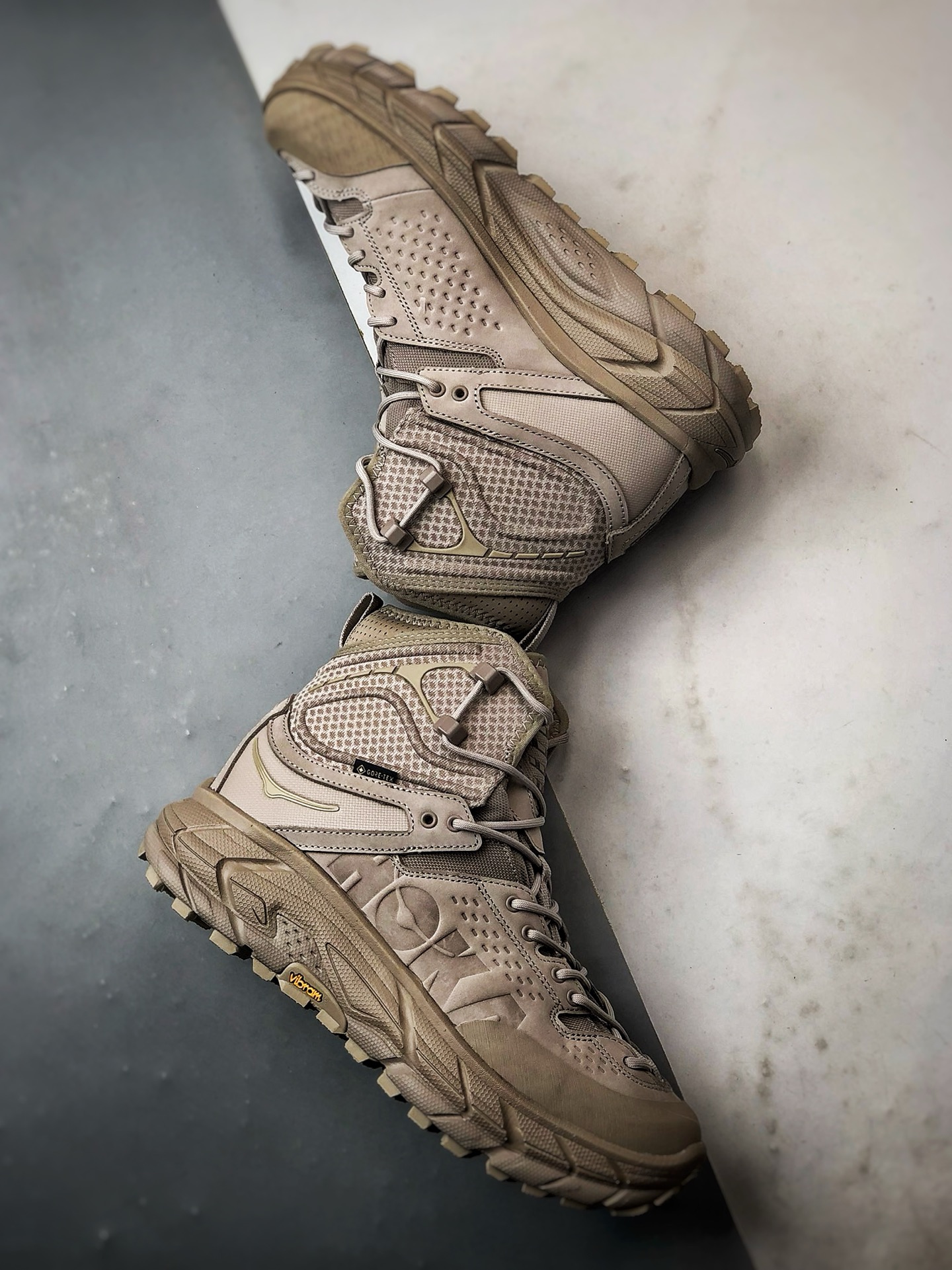 470 Hoka One One Tor Uitra High 米灰色 托亚潮流户外高帮越野登山功能鞋 1129958-STPST-Chinese UA Cheap High Quatity Brand Clothes Bags handbags Sneakers wholesale wholesaler seller from China Factory suppliers Fashion Clothing Shoes best Quality Beautiful Price 470 Hoka One One Tor Uitra High 米灰色 托亚潮流户外高帮越野登山功能鞋 1129958-STPST