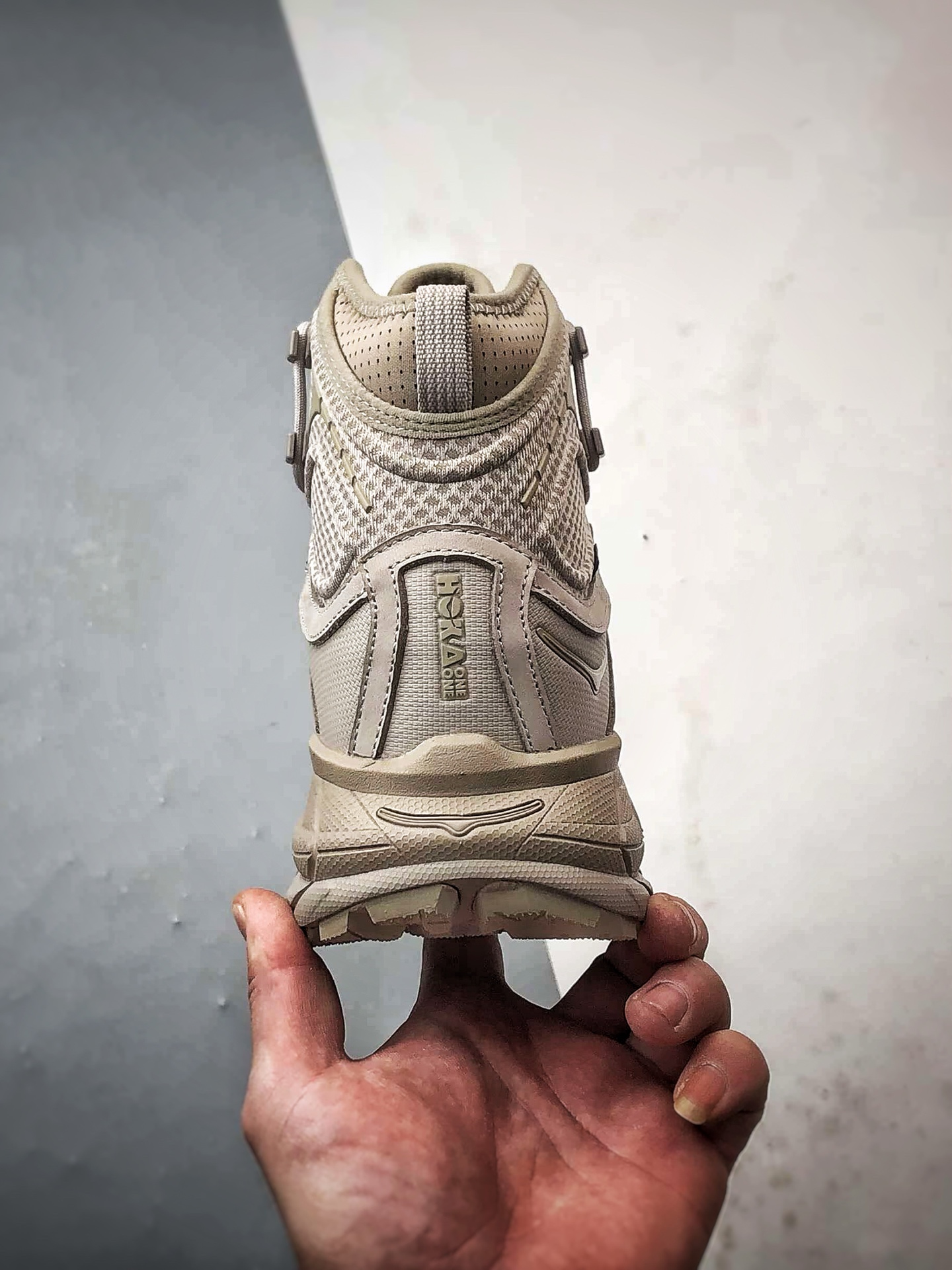 470 Hoka One One Tor Uitra High 米灰色 托亚潮流户外高帮越野登山功能鞋 1129958-STPST-Chinese UA Cheap High Quatity Brand Clothes Bags handbags Sneakers wholesale wholesaler seller from China Factory suppliers Fashion Clothing Shoes best Quality Beautiful Price 470 Hoka One One Tor Uitra High 米灰色 托亚潮流户外高帮越野登山功能鞋 1129958-STPST