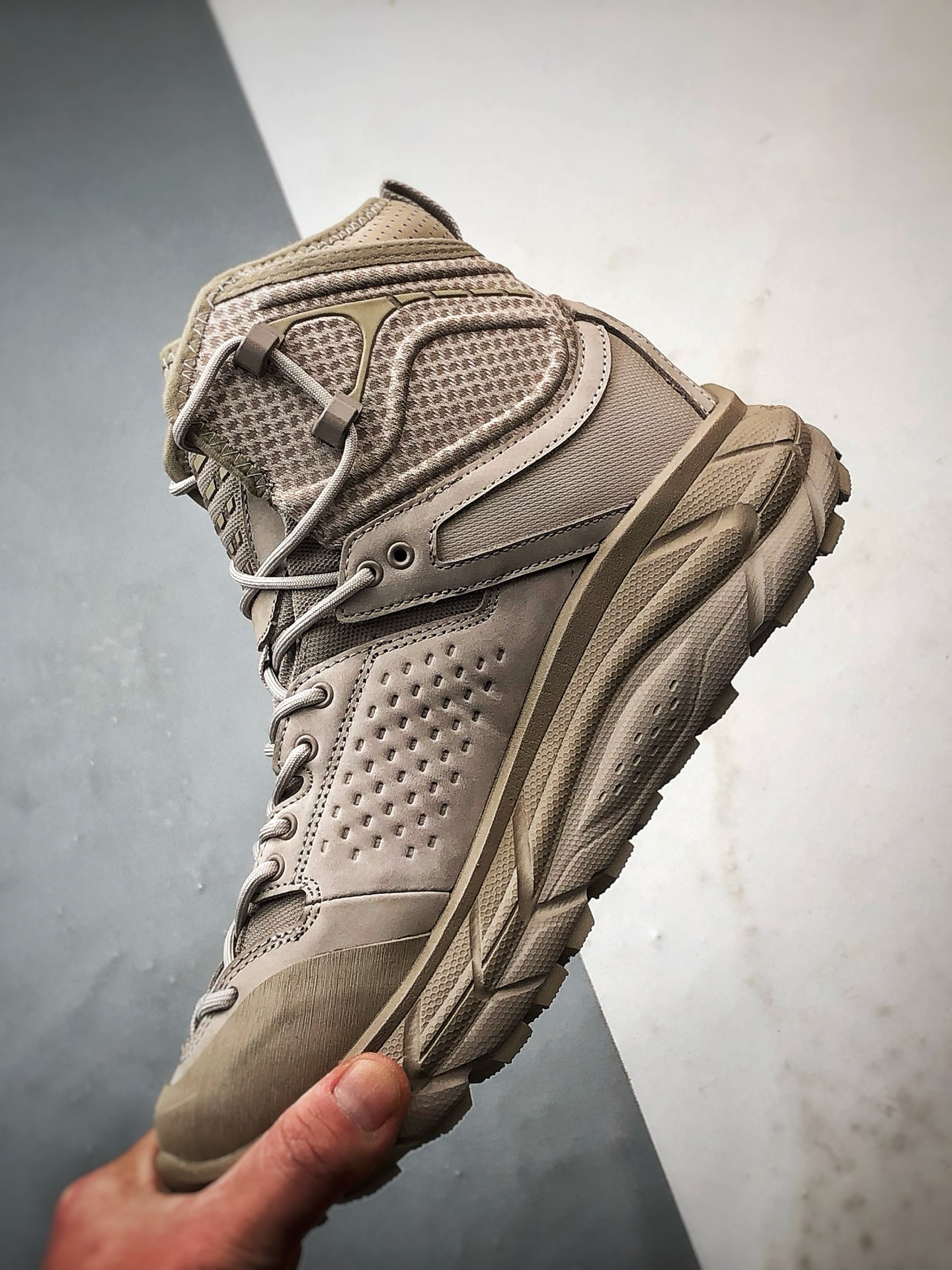 470 Hoka One One Tor Uitra High 米灰色 托亚潮流户外高帮越野登山功能鞋 1129958-STPST-Chinese UA Cheap High Quatity Brand Clothes Bags handbags Sneakers wholesale wholesaler seller from China Factory suppliers Fashion Clothing Shoes best Quality Beautiful Price 470 Hoka One One Tor Uitra High 米灰色 托亚潮流户外高帮越野登山功能鞋 1129958-STPST