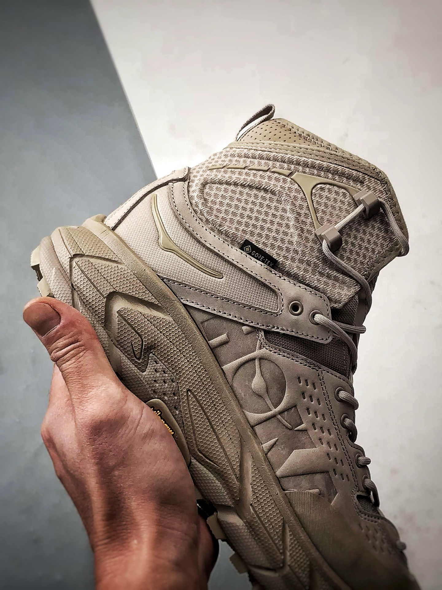 470 Hoka One One Tor Uitra High 米灰色 托亚潮流户外高帮越野登山功能鞋 1129958-STPST-Chinese UA Cheap High Quatity Brand Clothes Bags handbags Sneakers wholesale wholesaler seller from China Factory suppliers Fashion Clothing Shoes best Quality Beautiful Price 470 Hoka One One Tor Uitra High 米灰色 托亚潮流户外高帮越野登山功能鞋 1129958-STPST