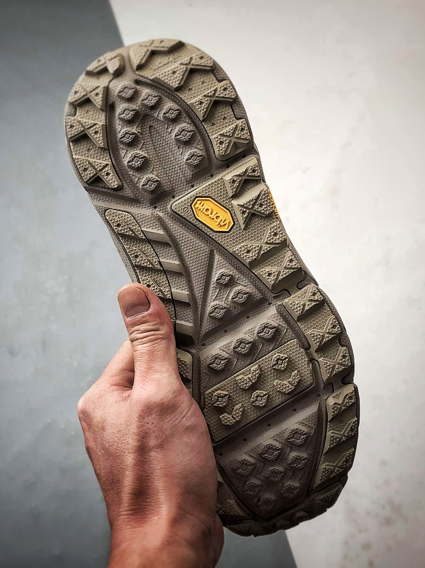 470 Hoka One One Tor Uitra High 米灰色 托亚潮流户外高帮越野登山功能鞋 1129958-STPST-Chinese UA Cheap High Quatity Brand Clothes Bags handbags Sneakers wholesale wholesaler seller from China Factory suppliers Fashion Clothing Shoes best Quality Beautiful Price 470 Hoka One One Tor Uitra High 米灰色 托亚潮流户外高帮越野登山功能鞋 1129958-STPST