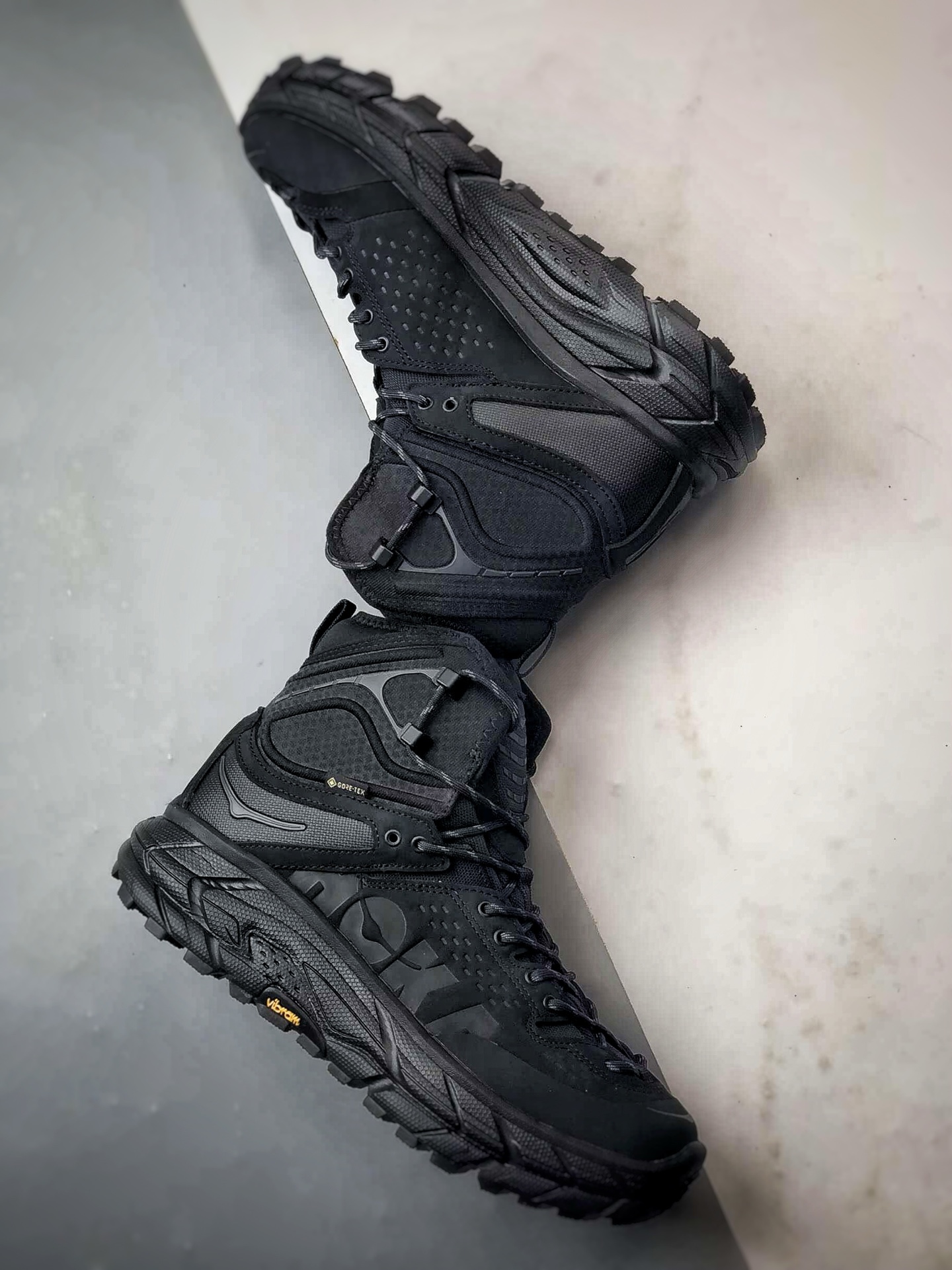 470 Hoka One One Tor Uitra High 黑色 托亚潮流户外高帮越野登山功能鞋 1129958-BBLC-Chinese UA Cheap High Quatity Brand Clothes Bags handbags Sneakers wholesale wholesaler seller from China Factory suppliers Fashion Clothing Shoes best Quality Beautiful Price 470 Hoka One One Tor Uitra High 黑色 托亚潮流户外高帮越野登山功能鞋 1129958-BBLC