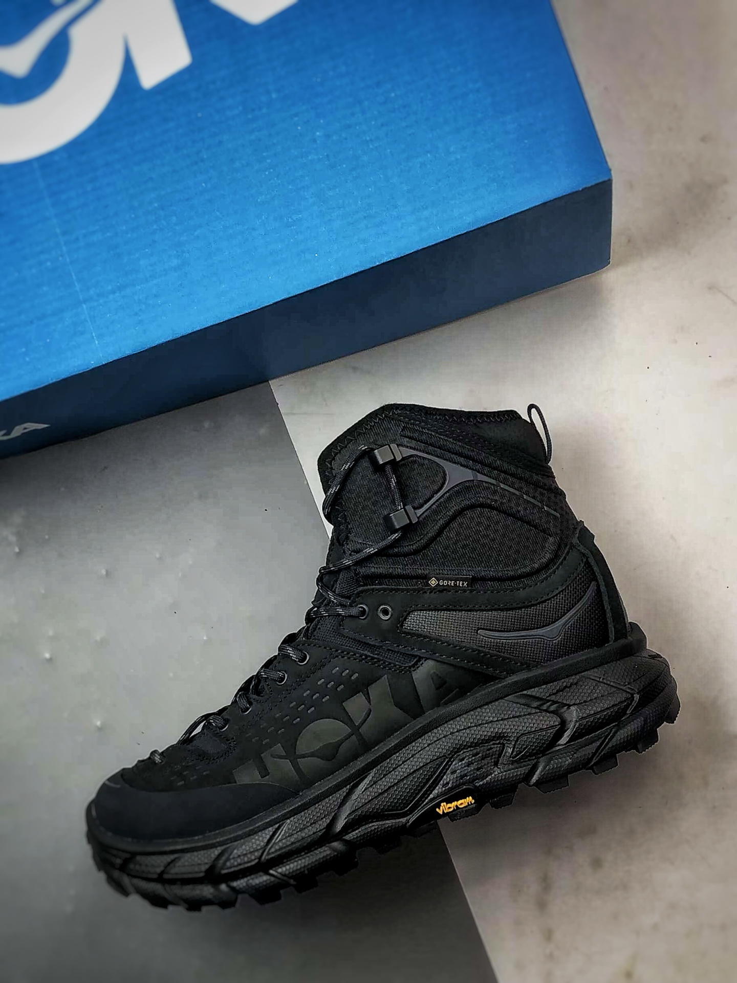 470 Hoka One One Tor Uitra High 黑色 托亚潮流户外高帮越野登山功能鞋 1129958-BBLC-Chinese UA Cheap High Quatity Brand Clothes Bags handbags Sneakers wholesale wholesaler seller from China Factory suppliers Fashion Clothing Shoes best Quality Beautiful Price 470 Hoka One One Tor Uitra High 黑色 托亚潮流户外高帮越野登山功能鞋 1129958-BBLC