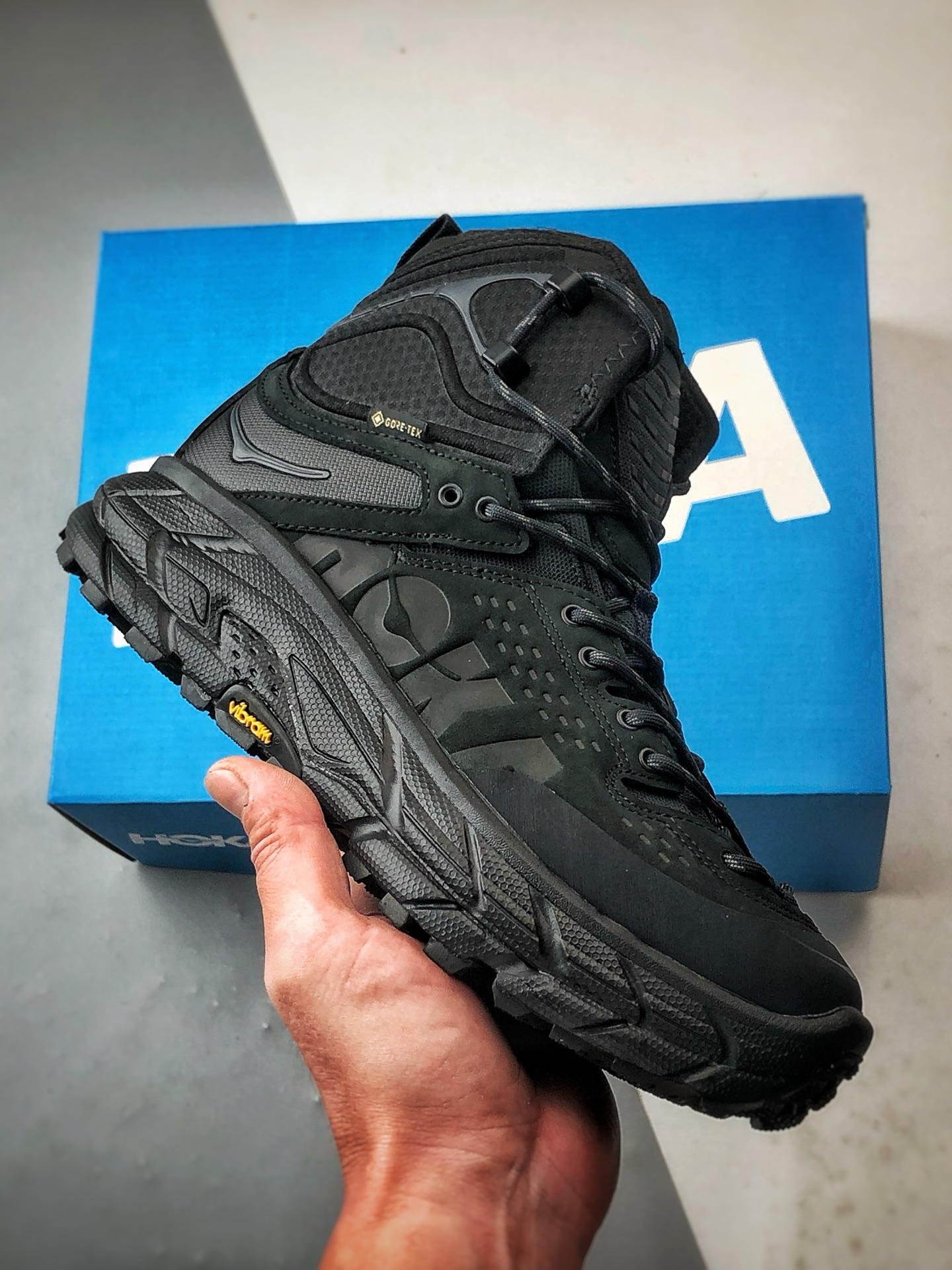 470 Hoka One One Tor Uitra High 黑色 托亚潮流户外高帮越野登山功能鞋 1129958-BBLC-Chinese UA Cheap High Quatity Brand Clothes Bags handbags Sneakers wholesale wholesaler seller from China Factory suppliers Fashion Clothing Shoes best Quality Beautiful Price 470 Hoka One One Tor Uitra High 黑色 托亚潮流户外高帮越野登山功能鞋 1129958-BBLC