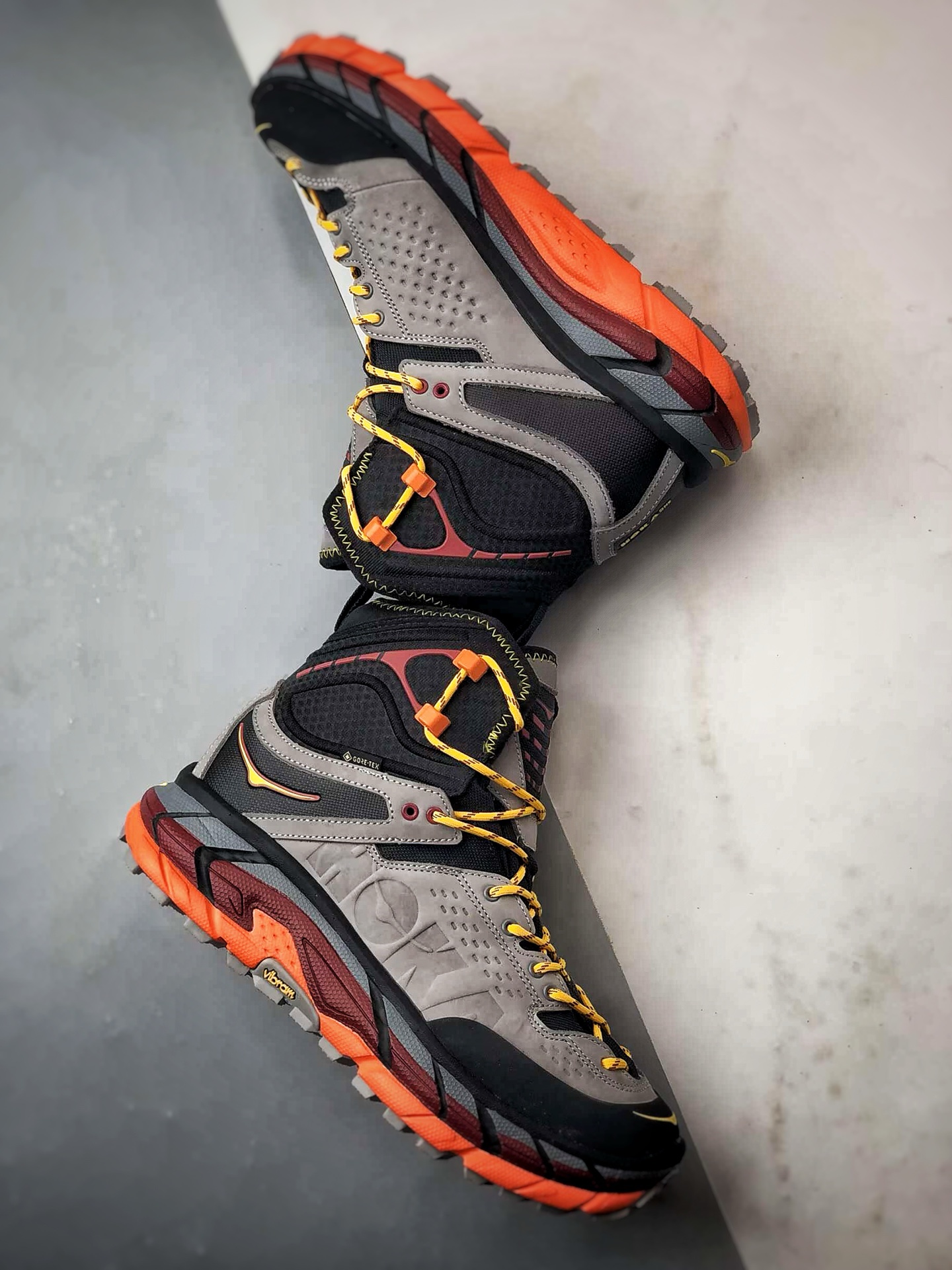 470 Hoka One One Tor Uitra High 黑灰红 托亚潮流户外高帮越野登山功能鞋 1129958-BCPPP