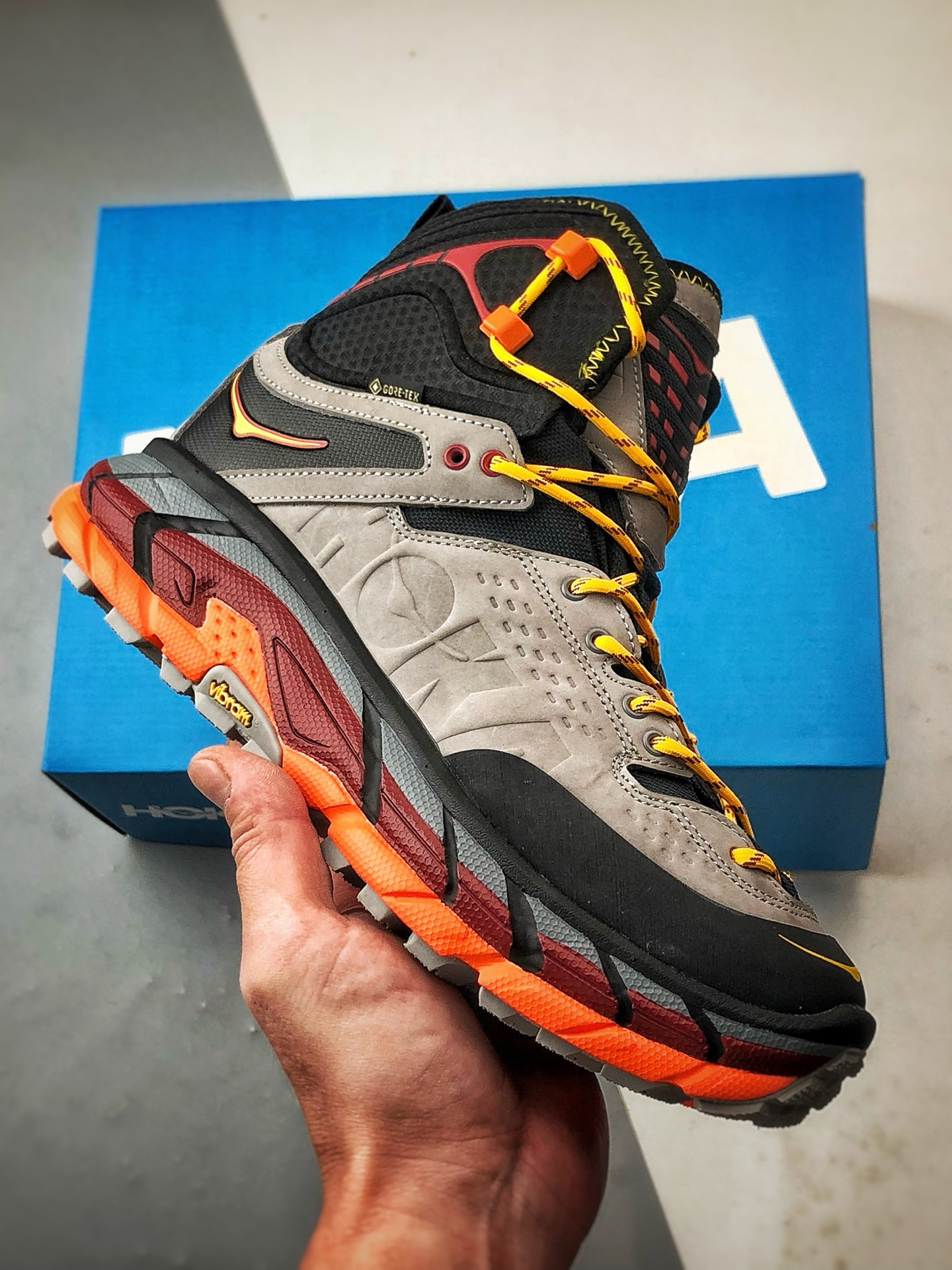 470 Hoka One One Tor Uitra High 黑灰红 托亚潮流户外高帮越野登山功能鞋 1129958-BCPPP