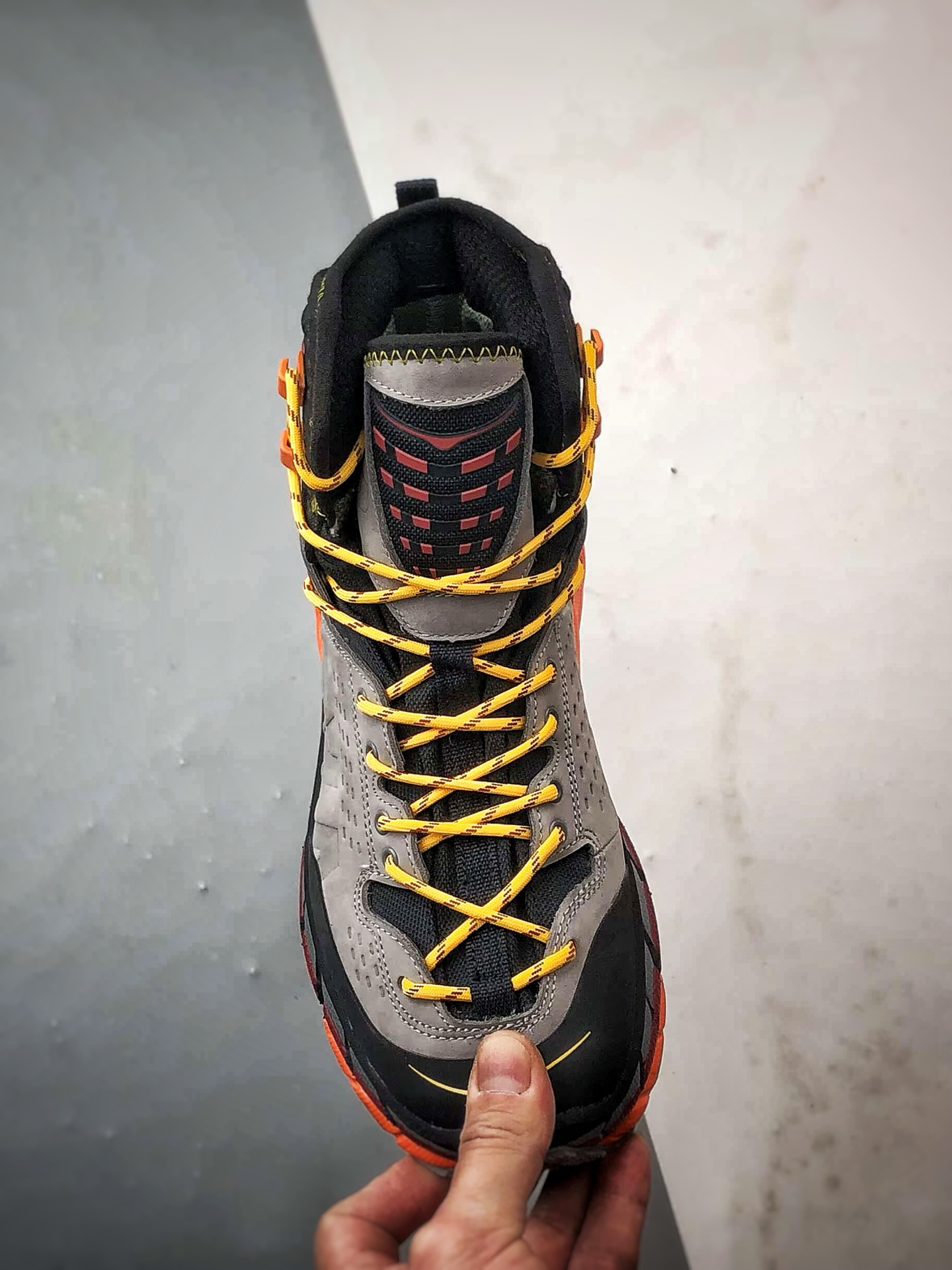 470 Hoka One One Tor Uitra High 黑灰红 托亚潮流户外高帮越野登山功能鞋 1129958-BCPPP