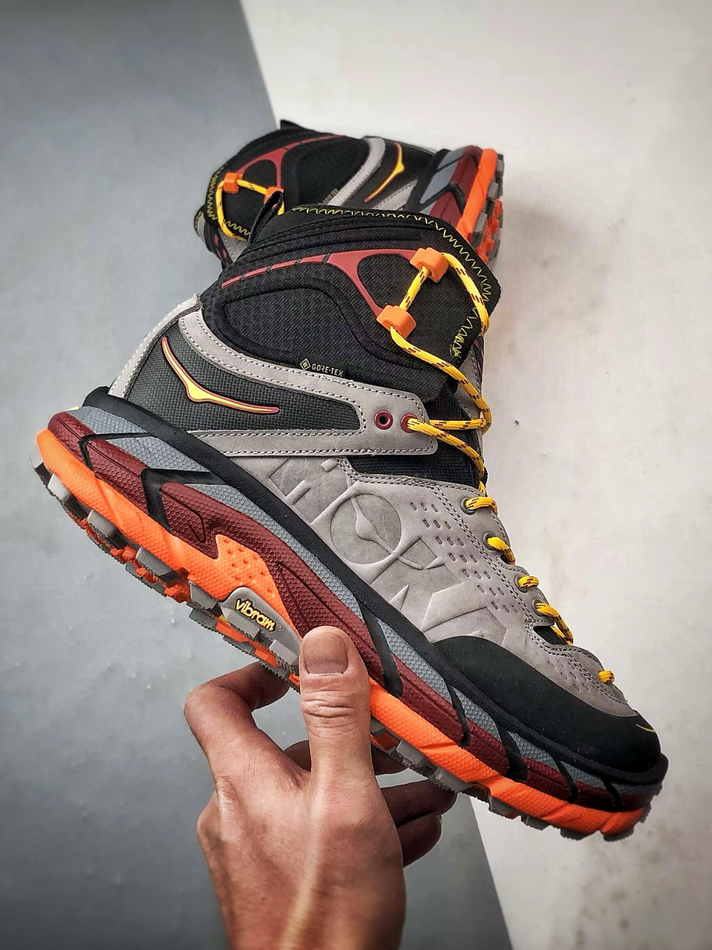 470 Hoka One One Tor Uitra High 黑灰红 托亚潮流户外高帮越野登山功能鞋 1129958-BCPPP