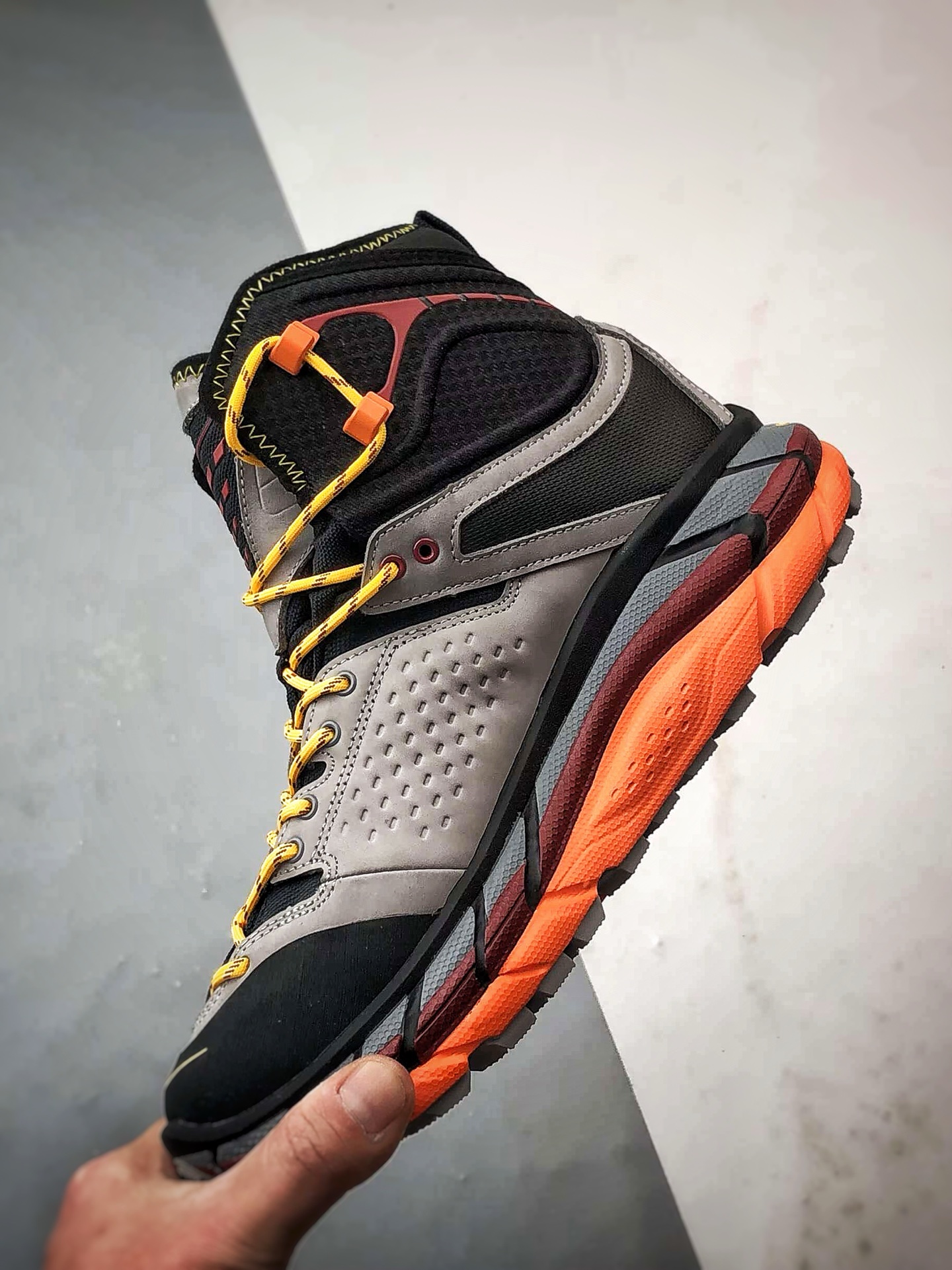 470 Hoka One One Tor Uitra High 黑灰红 托亚潮流户外高帮越野登山功能鞋 1129958-BCPPP
