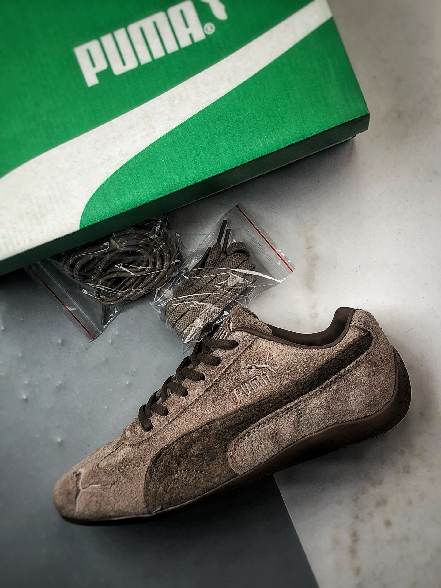 170 Journal Standard x Puma Speedcet 深灰棕 彪马薄底德迅复古运动休闲赛车跑鞋 406828-01-Chinese UA Cheap High Quatity Brand Clothes Bags handbags Sneakers wholesale wholesaler seller from China Factory suppliers Fashion Clothing Shoes best Quality Beautiful Price 170 Journal Standard x Puma Speedcet 深灰棕 彪马薄底德迅复古运动休闲赛车跑鞋 406828-01