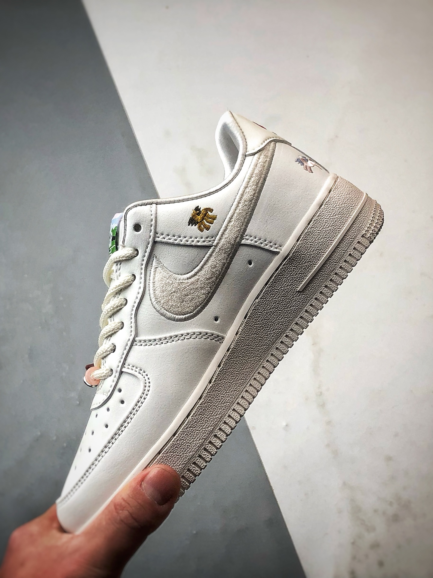 220 Air Force 1 '07 Low 马年限定白色 IQ1143-100