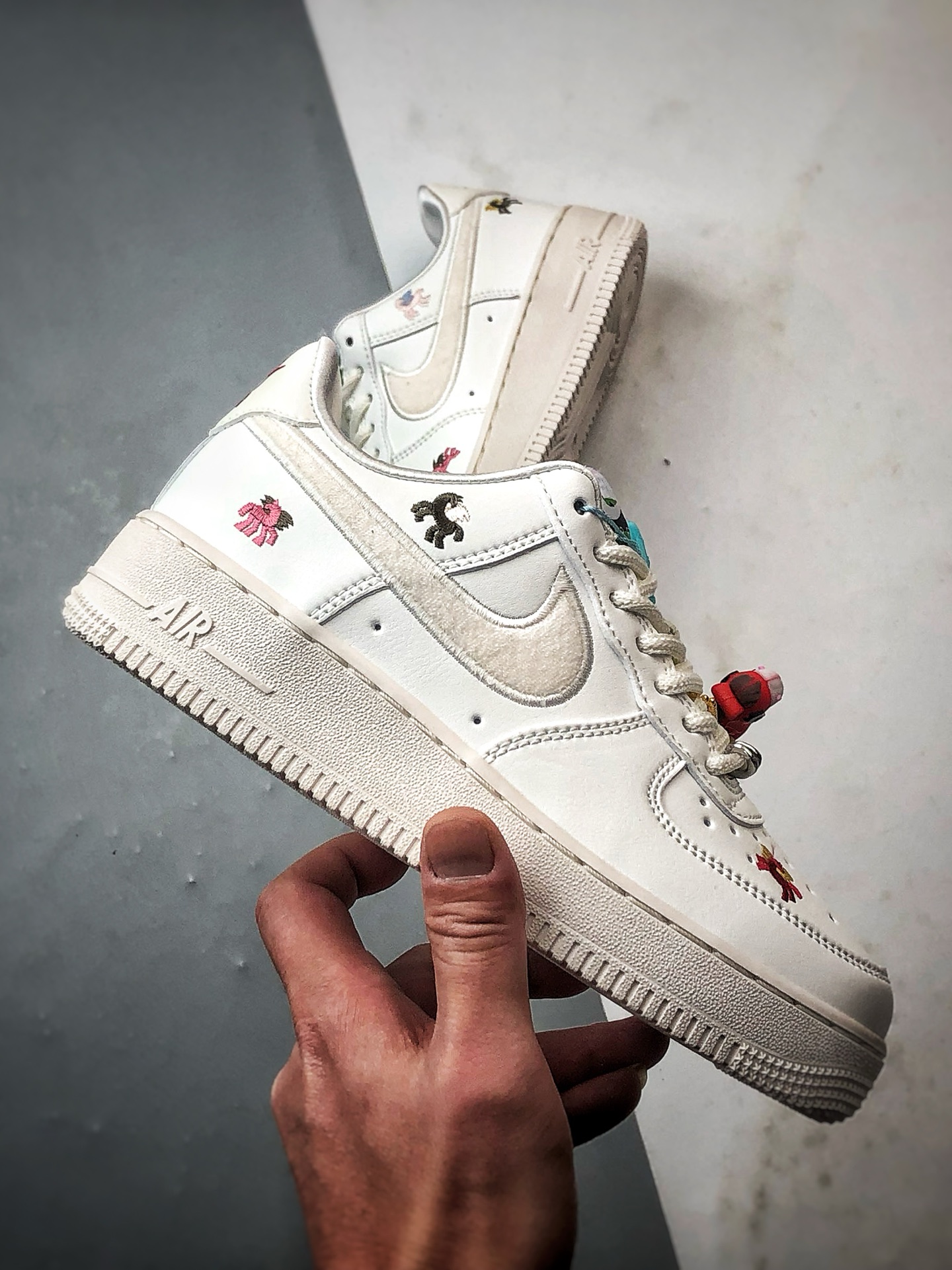 220 Air Force 1 '07 Low 马年限定白色 IQ1143-100
