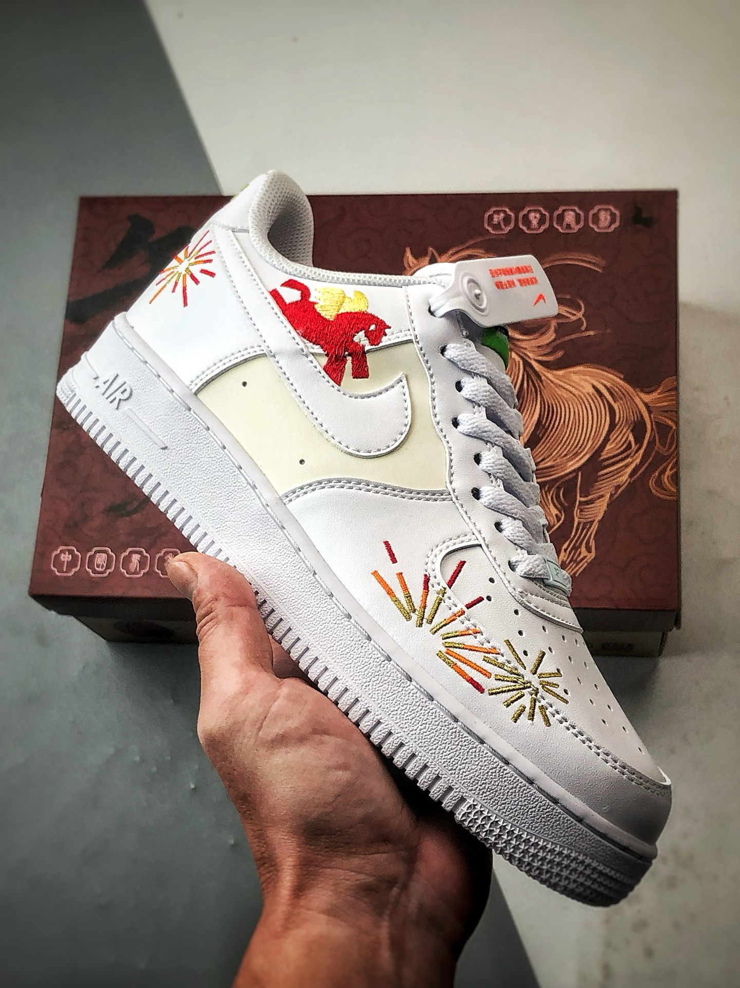 230 Air Force 1 '07 Low 马年烟花刺绣白色 IQ1133-111-Chinese UA Cheap High Quatity Brand Clothes Bags handbags Sneakers wholesale wholesaler seller from China Factory suppliers Fashion Clothing Shoes best Quality Beautiful Price 230 Air Force 1 '07 Low 马年烟花刺绣白色 IQ1133-111