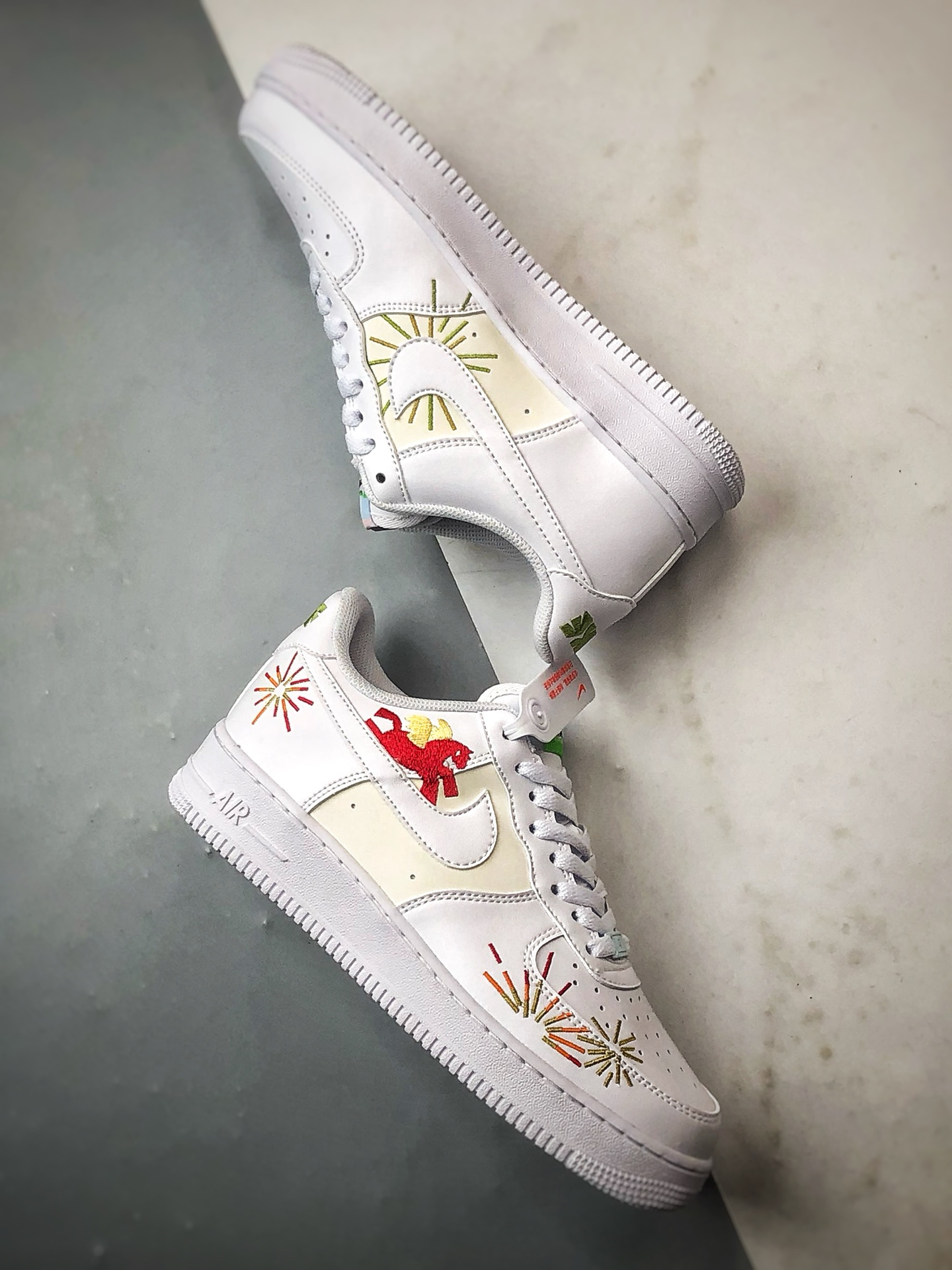 230 Air Force 1 '07 Low 马年烟花刺绣白色 IQ1133-111-Chinese UA Cheap High Quatity Brand Clothes Bags handbags Sneakers wholesale wholesaler seller from China Factory suppliers Fashion Clothing Shoes best Quality Beautiful Price 230 Air Force 1 '07 Low 马年烟花刺绣白色 IQ1133-111