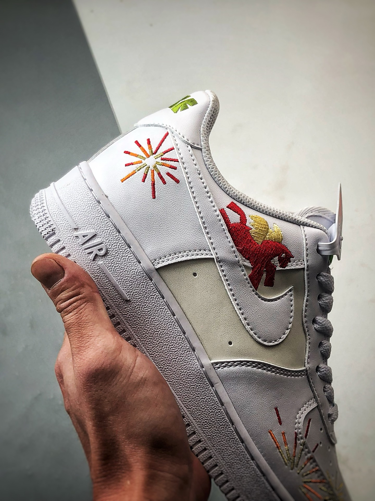 230 Air Force 1 '07 Low 马年烟花刺绣白色 IQ1133-111-Chinese UA Cheap High Quatity Brand Clothes Bags handbags Sneakers wholesale wholesaler seller from China Factory suppliers Fashion Clothing Shoes best Quality Beautiful Price 230 Air Force 1 '07 Low 马年烟花刺绣白色 IQ1133-111