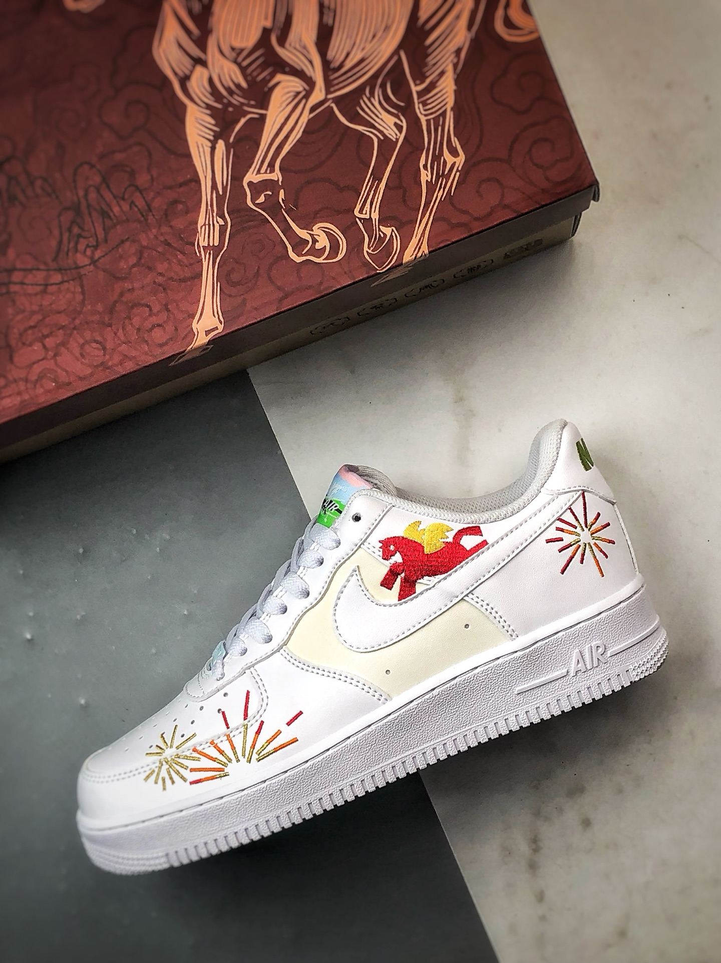 230 Air Force 1 '07 Low 马年烟花刺绣白色 IQ1133-111-Chinese UA Cheap High Quatity Brand Clothes Bags handbags Sneakers wholesale wholesaler seller from China Factory suppliers Fashion Clothing Shoes best Quality Beautiful Price 230 Air Force 1 '07 Low 马年烟花刺绣白色 IQ1133-111