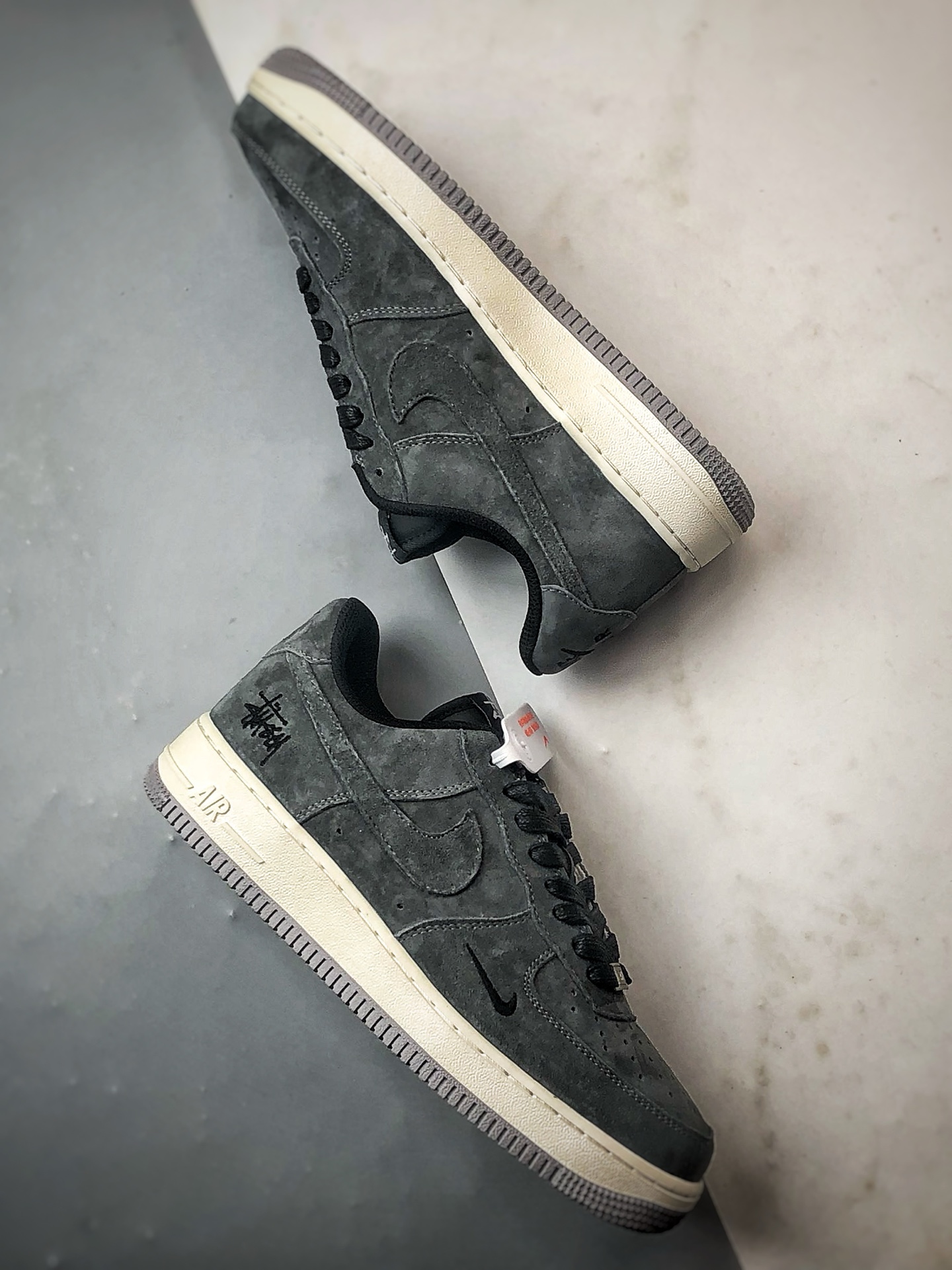 280 Stussy x Air Force 1 Low 猪八碳灰 DV5477-401
