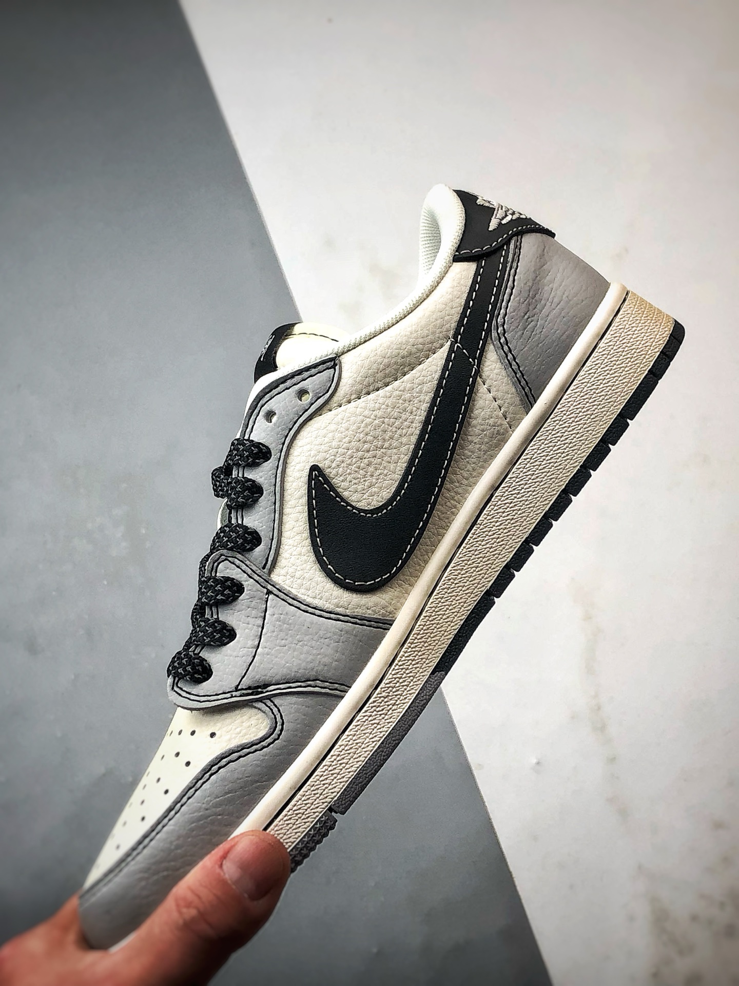 290 Air Jordan 1 Low ”高端定制” 斯图西马年涂鸦米灰黑倒钩 JJ3508-550-Chinese UA Cheap High Quatity Brand Clothes Bags handbags Sneakers wholesale wholesaler seller from China Factory suppliers Fashion Clothing Shoes best Quality Beautiful Price 290 Air Jordan 1 Low ”高端定制” 斯图西马年涂鸦米灰黑倒钩 JJ3508-550