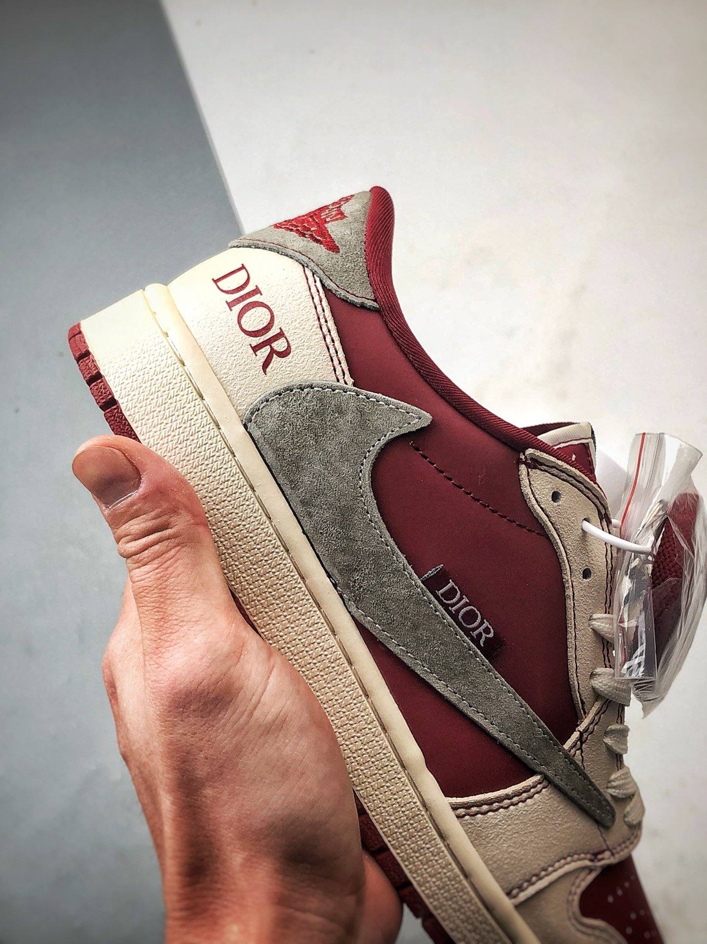 290 Air Jordan 1 Low ”高端定制” 迪奥米酒红灰倒钩 XS2025-082-Chinese UA Cheap High Quatity Brand Clothes Bags handbags Sneakers wholesale wholesaler seller from China Factory suppliers Fashion Clothing Shoes best Quality Beautiful Price 290 Air Jordan 1 Low ”高端定制” 迪奥米酒红灰倒钩 XS2025-082