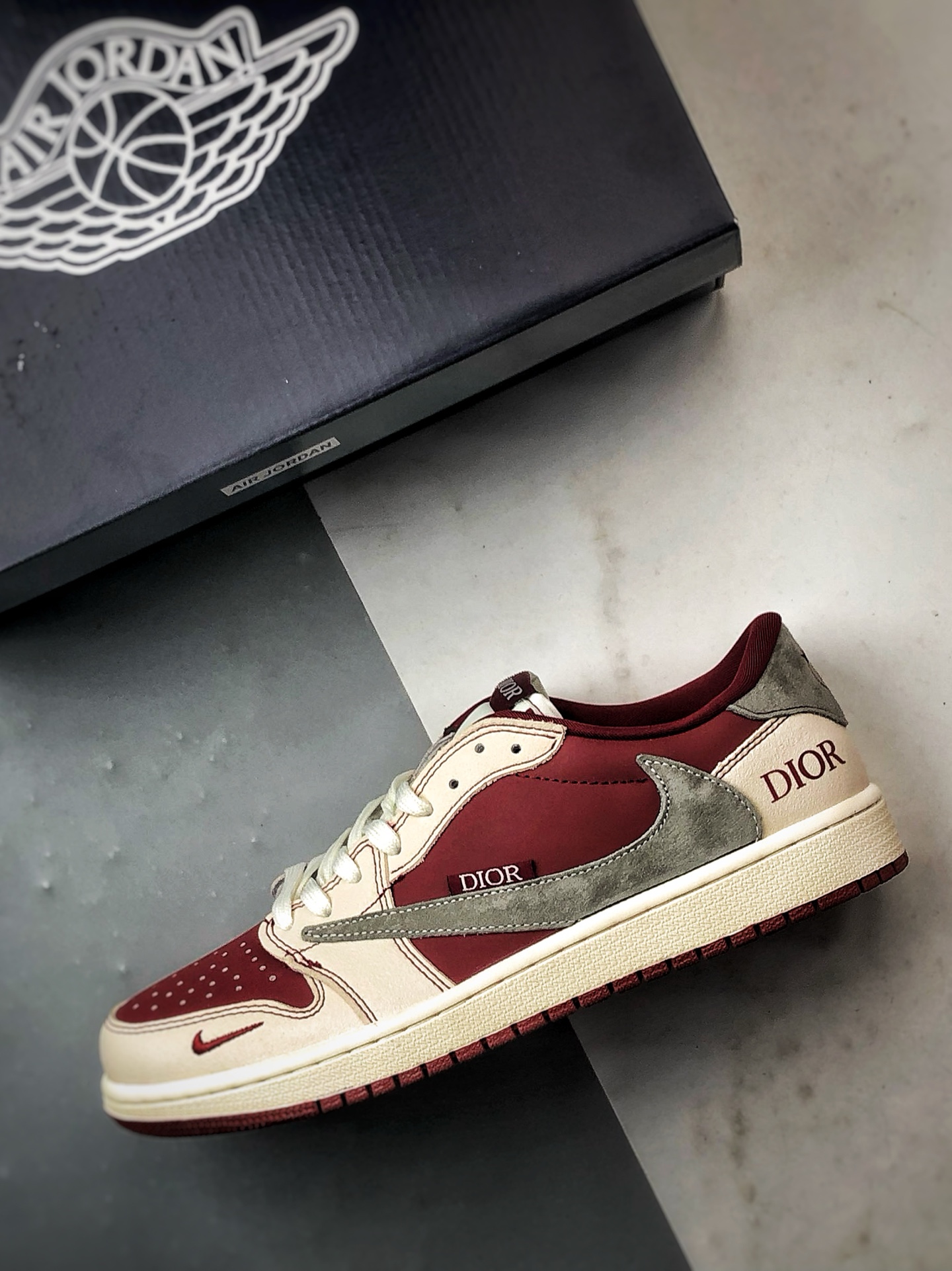 290 Air Jordan 1 Low ”高端定制” 迪奥米酒红灰倒钩 XS2025-082-Chinese UA Cheap High Quatity Brand Clothes Bags handbags Sneakers wholesale wholesaler seller from China Factory suppliers Fashion Clothing Shoes best Quality Beautiful Price 290 Air Jordan 1 Low ”高端定制” 迪奥米酒红灰倒钩 XS2025-082
