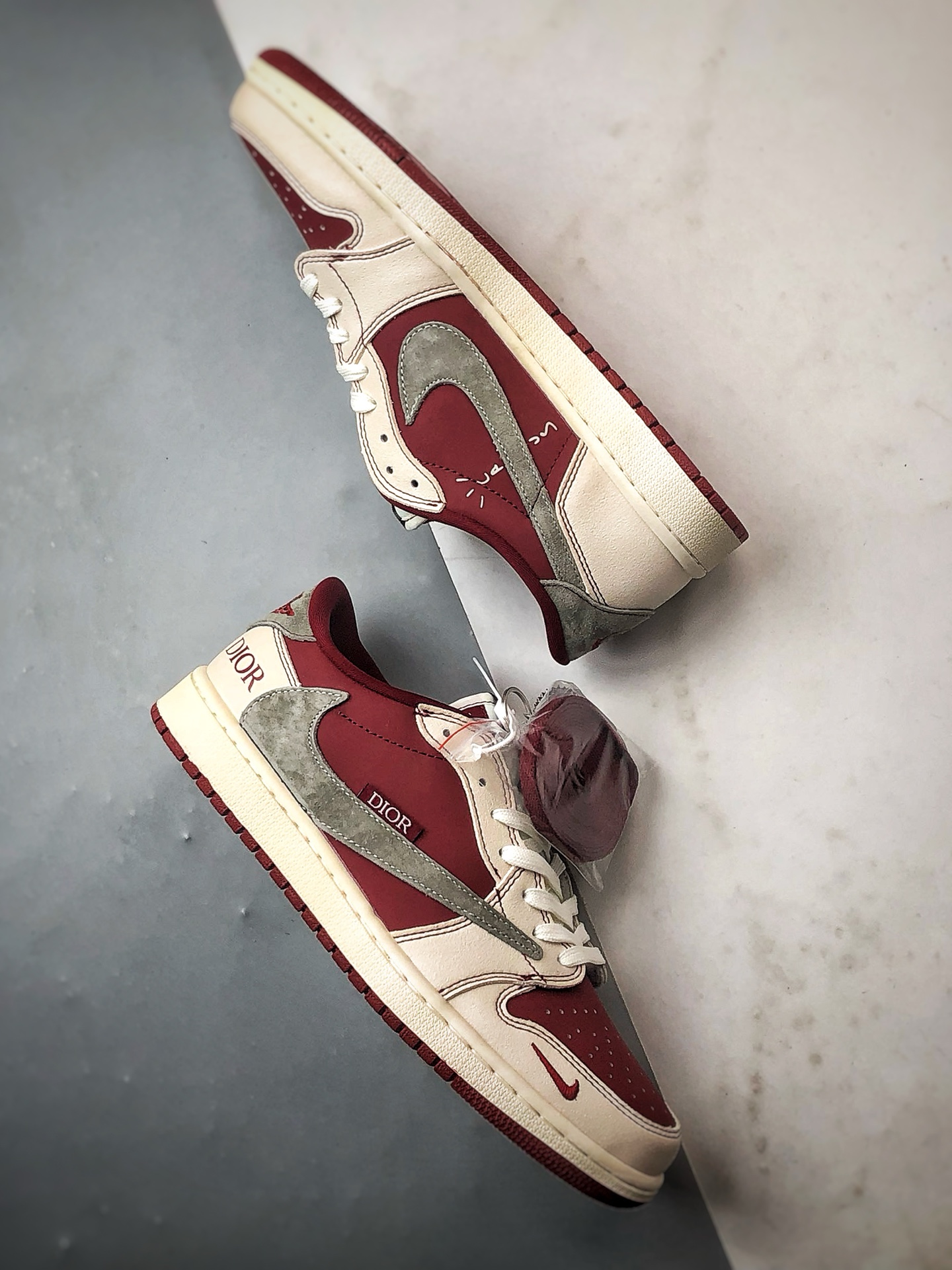 290 Air Jordan 1 Low ”高端定制” 迪奥米酒红灰倒钩 XS2025-082-Chinese UA Cheap High Quatity Brand Clothes Bags handbags Sneakers wholesale wholesaler seller from China Factory suppliers Fashion Clothing Shoes best Quality Beautiful Price 290 Air Jordan 1 Low ”高端定制” 迪奥米酒红灰倒钩 XS2025-082