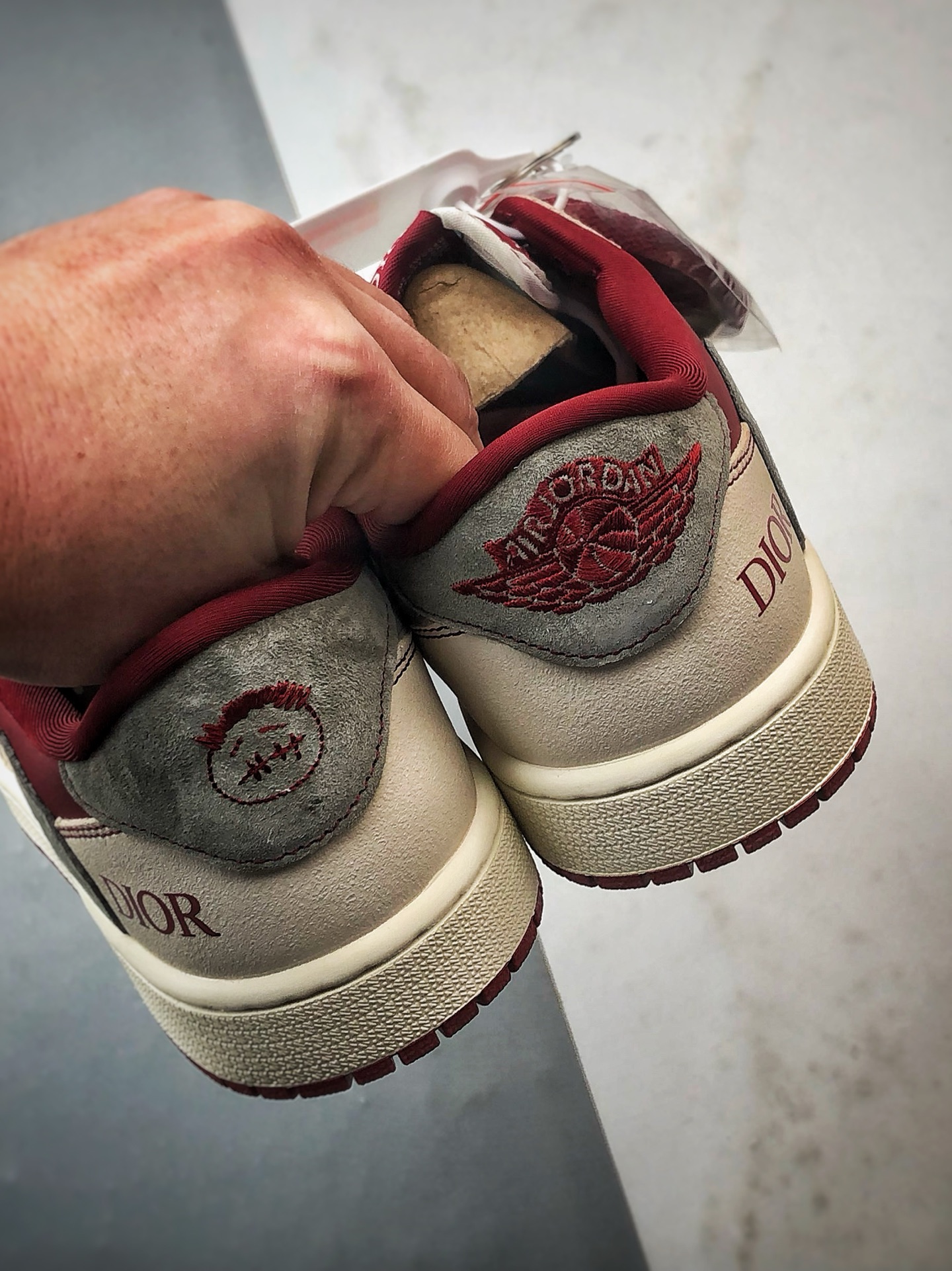 290 Air Jordan 1 Low ”高端定制” 迪奥米酒红灰倒钩 XS2025-082-Chinese UA Cheap High Quatity Brand Clothes Bags handbags Sneakers wholesale wholesaler seller from China Factory suppliers Fashion Clothing Shoes best Quality Beautiful Price 290 Air Jordan 1 Low ”高端定制” 迪奥米酒红灰倒钩 XS2025-082