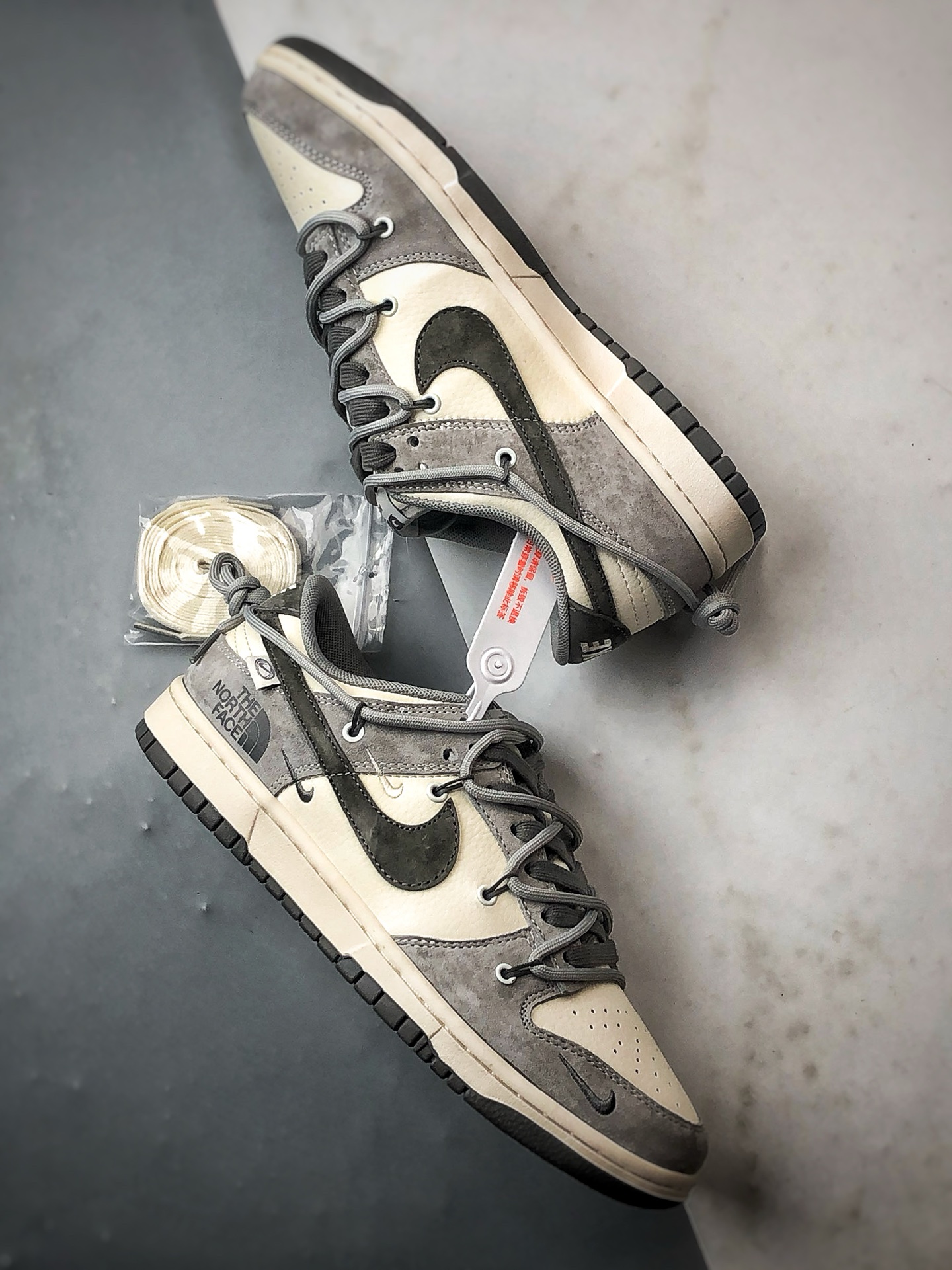 310 NK Dunk Low Retro ”DIY高端定制” 北面米白灰解构绑带 低帮休闲运动板鞋 JP2046-102-Chinese UA Cheap High Quatity Brand Clothes Bags handbags Sneakers wholesale wholesaler seller from China Factory suppliers Fashion Clothing Shoes best Quality Beautiful Price 310 NK Dunk Low Retro ”DIY高端定制” 北面米白灰解构绑带 低帮休闲运动板鞋 JP2046-102