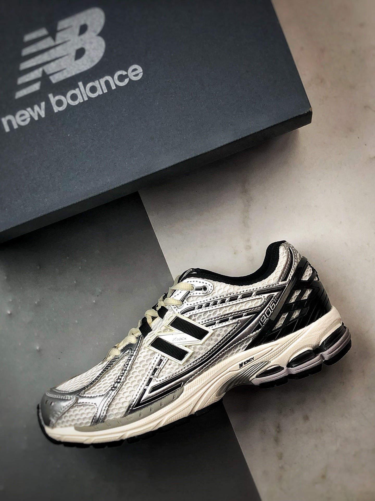 200 New Balance 1906 银黑色 复古潮流休闲运动慢跑鞋 M1906RER Size:36-45-Chinese UA Cheap High Quatity Brand Clothes Bags handbags Sneakers wholesale wholesaler seller from China Factory suppliers Fashion Clothing Shoes best Quality Beautiful Price 200 New Balance 1906 银黑色 复古潮流休闲运动慢跑鞋 M1906RER Size:36-45