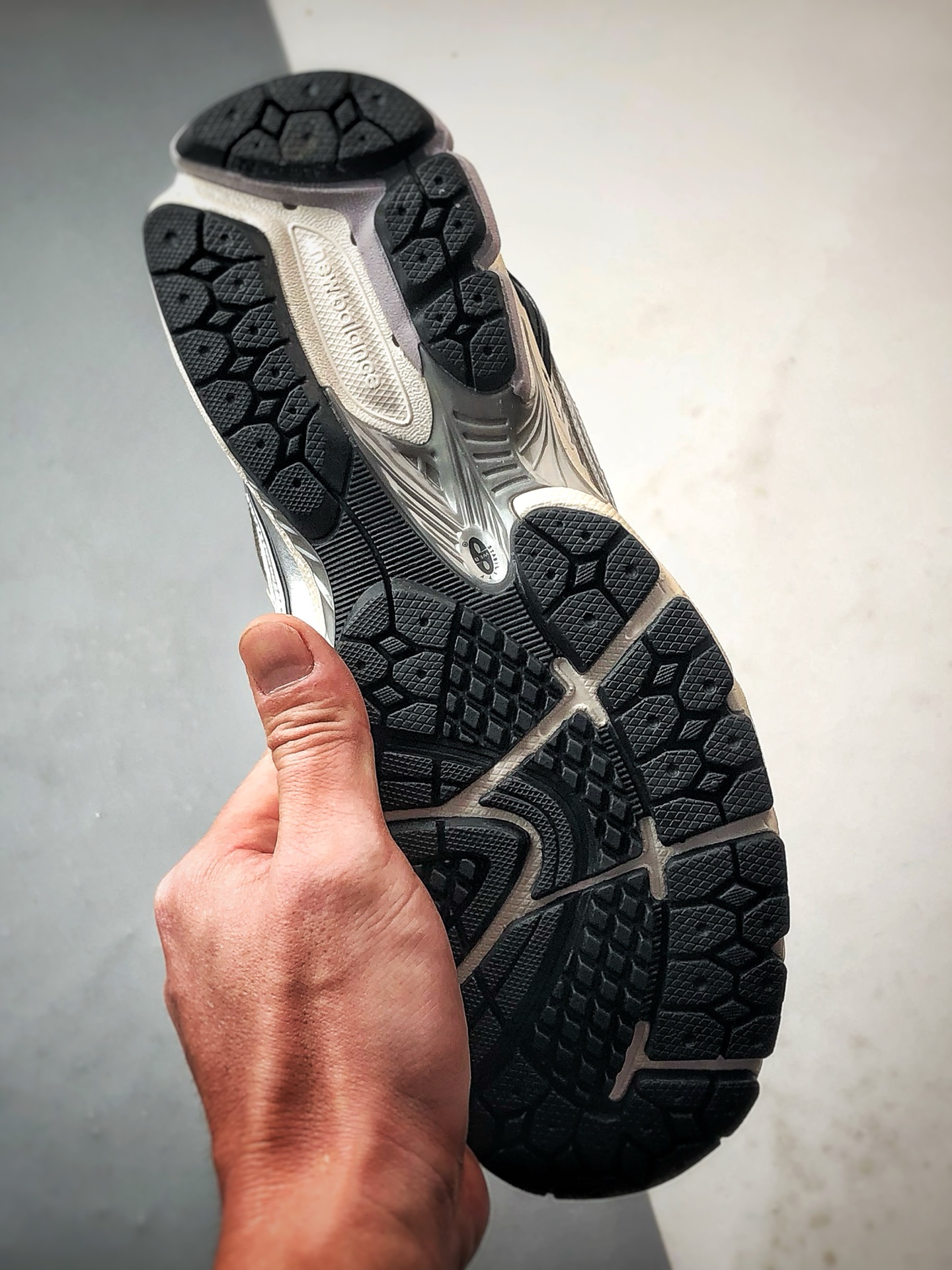 200 New Balance 1906 银黑色 复古潮流休闲运动慢跑鞋 M1906RER Size:36-45-Chinese UA Cheap High Quatity Brand Clothes Bags handbags Sneakers wholesale wholesaler seller from China Factory suppliers Fashion Clothing Shoes best Quality Beautiful Price 200 New Balance 1906 银黑色 复古潮流休闲运动慢跑鞋 M1906RER Size:36-45