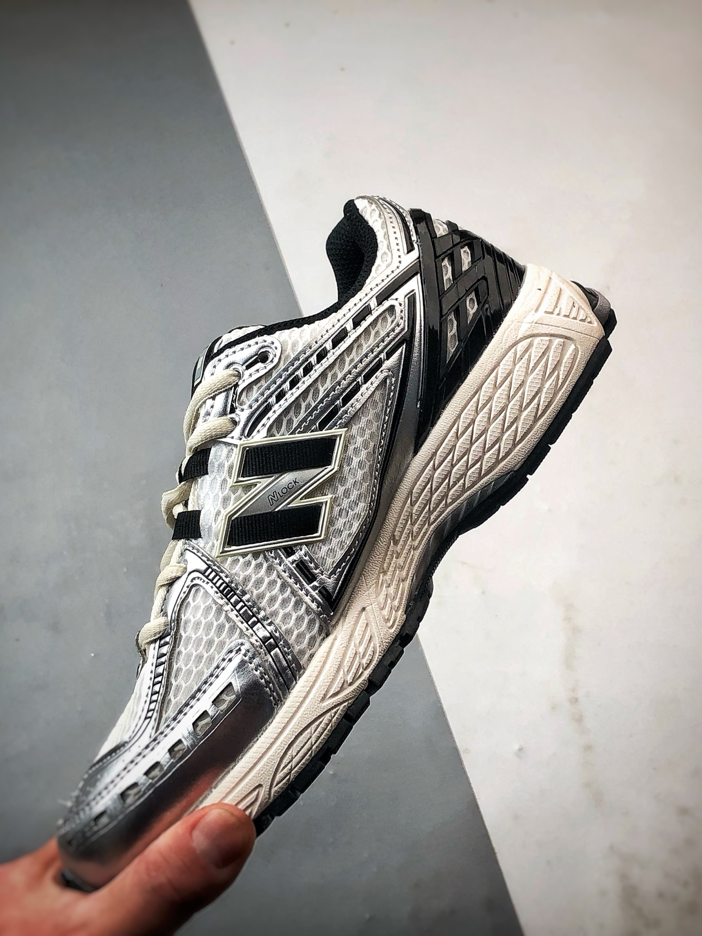 200 New Balance 1906 银黑色 复古潮流休闲运动慢跑鞋 M1906RER Size:36-45-Chinese UA Cheap High Quatity Brand Clothes Bags handbags Sneakers wholesale wholesaler seller from China Factory suppliers Fashion Clothing Shoes best Quality Beautiful Price 200 New Balance 1906 银黑色 复古潮流休闲运动慢跑鞋 M1906RER Size:36-45