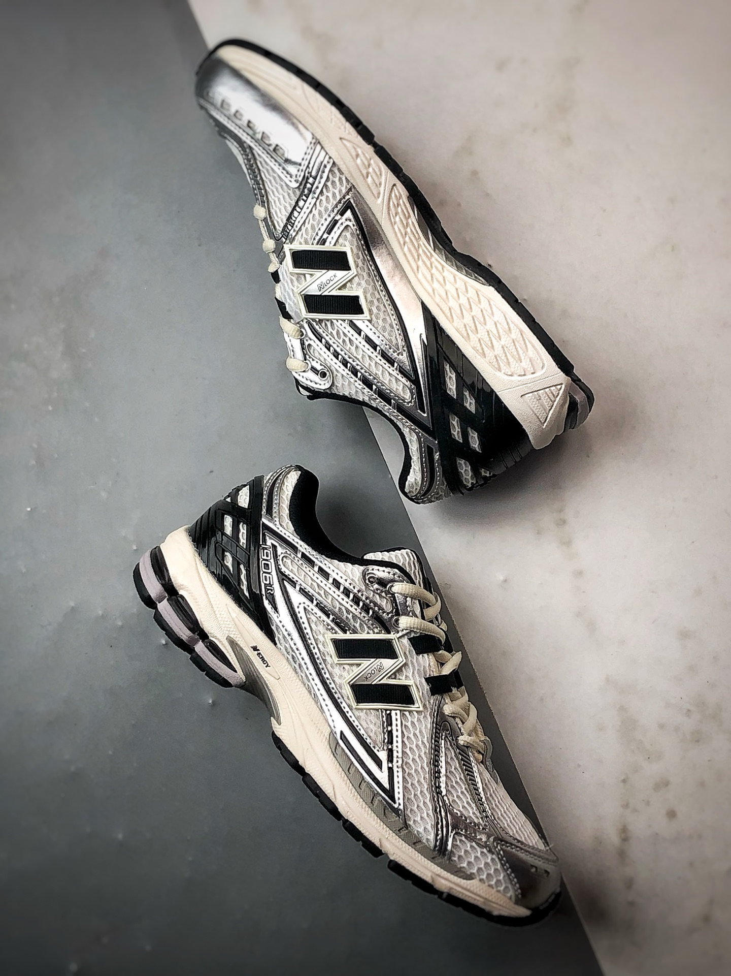 200 New Balance 1906 银黑色 复古潮流休闲运动慢跑鞋 M1906RER Size:36-45-Chinese UA Cheap High Quatity Brand Clothes Bags handbags Sneakers wholesale wholesaler seller from China Factory suppliers Fashion Clothing Shoes best Quality Beautiful Price 200 New Balance 1906 银黑色 复古潮流休闲运动慢跑鞋 M1906RER Size:36-45