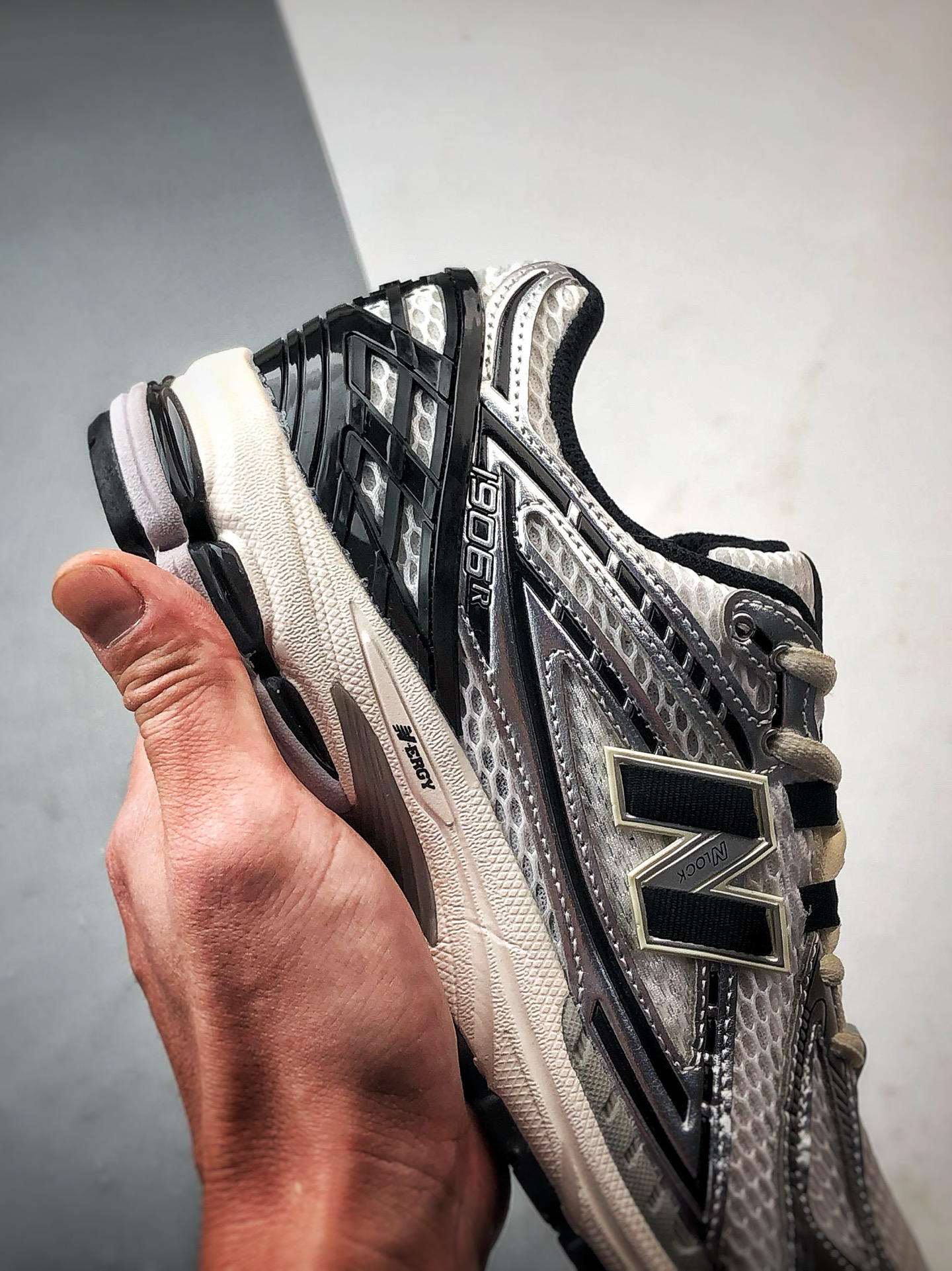 200 New Balance 1906 银黑色 复古潮流休闲运动慢跑鞋 M1906RER Size:36-45-Chinese UA Cheap High Quatity Brand Clothes Bags handbags Sneakers wholesale wholesaler seller from China Factory suppliers Fashion Clothing Shoes best Quality Beautiful Price 200 New Balance 1906 银黑色 复古潮流休闲运动慢跑鞋 M1906RER Size:36-45