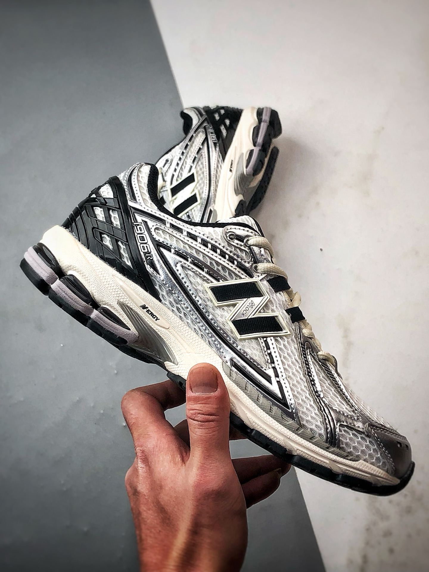 200 New Balance 1906 银黑色 复古潮流休闲运动慢跑鞋 M1906RER Size:36-45-Chinese UA Cheap High Quatity Brand Clothes Bags handbags Sneakers wholesale wholesaler seller from China Factory suppliers Fashion Clothing Shoes best Quality Beautiful Price 200 New Balance 1906 银黑色 复古潮流休闲运动慢跑鞋 M1906RER Size:36-45