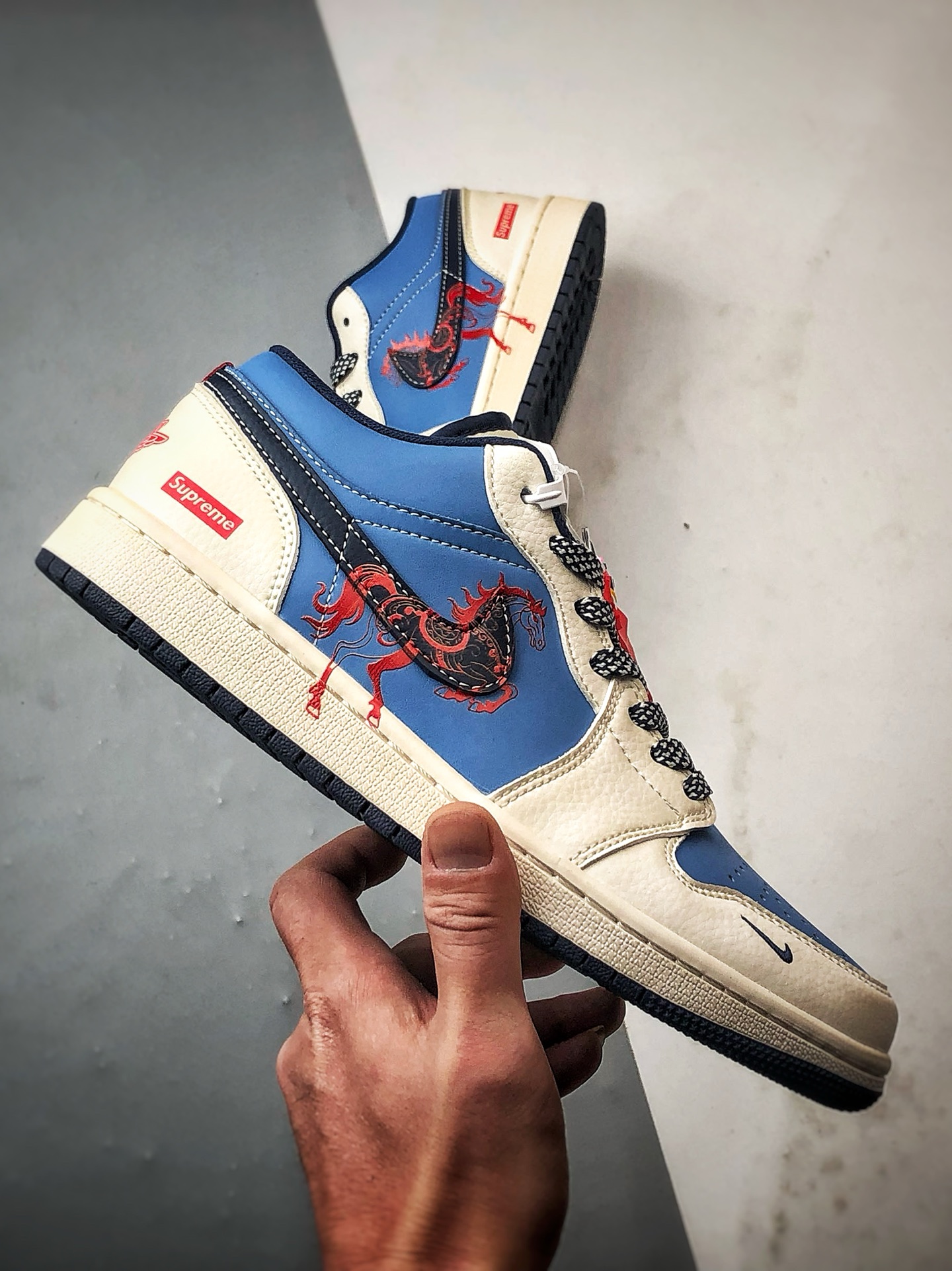 290 Air Jordan 1 Low ”高端定制” Sup马年涂鸦米白蓝 XX2610-010-Chinese UA Cheap High Quatity Brand Clothes Bags handbags Sneakers wholesale wholesaler seller from China Factory suppliers Fashion Clothing Shoes best Quality Beautiful Price 290 Air Jordan 1 Low ”高端定制” Sup马年涂鸦米白蓝 XX2610-010
