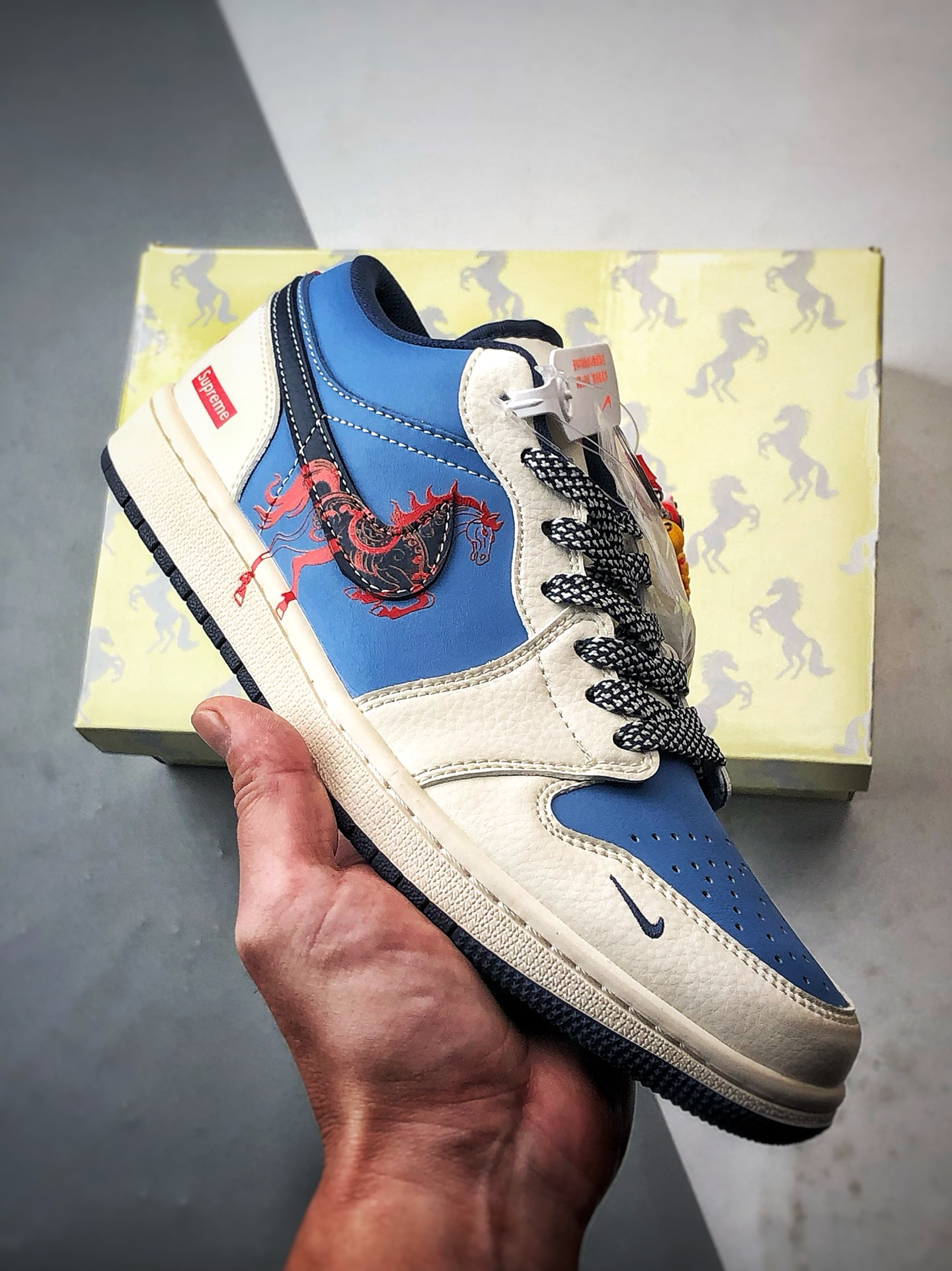 290 Air Jordan 1 Low ”高端定制” Sup马年涂鸦米白蓝 XX2610-010-Chinese UA Cheap High Quatity Brand Clothes Bags handbags Sneakers wholesale wholesaler seller from China Factory suppliers Fashion Clothing Shoes best Quality Beautiful Price 290 Air Jordan 1 Low ”高端定制” Sup马年涂鸦米白蓝 XX2610-010
