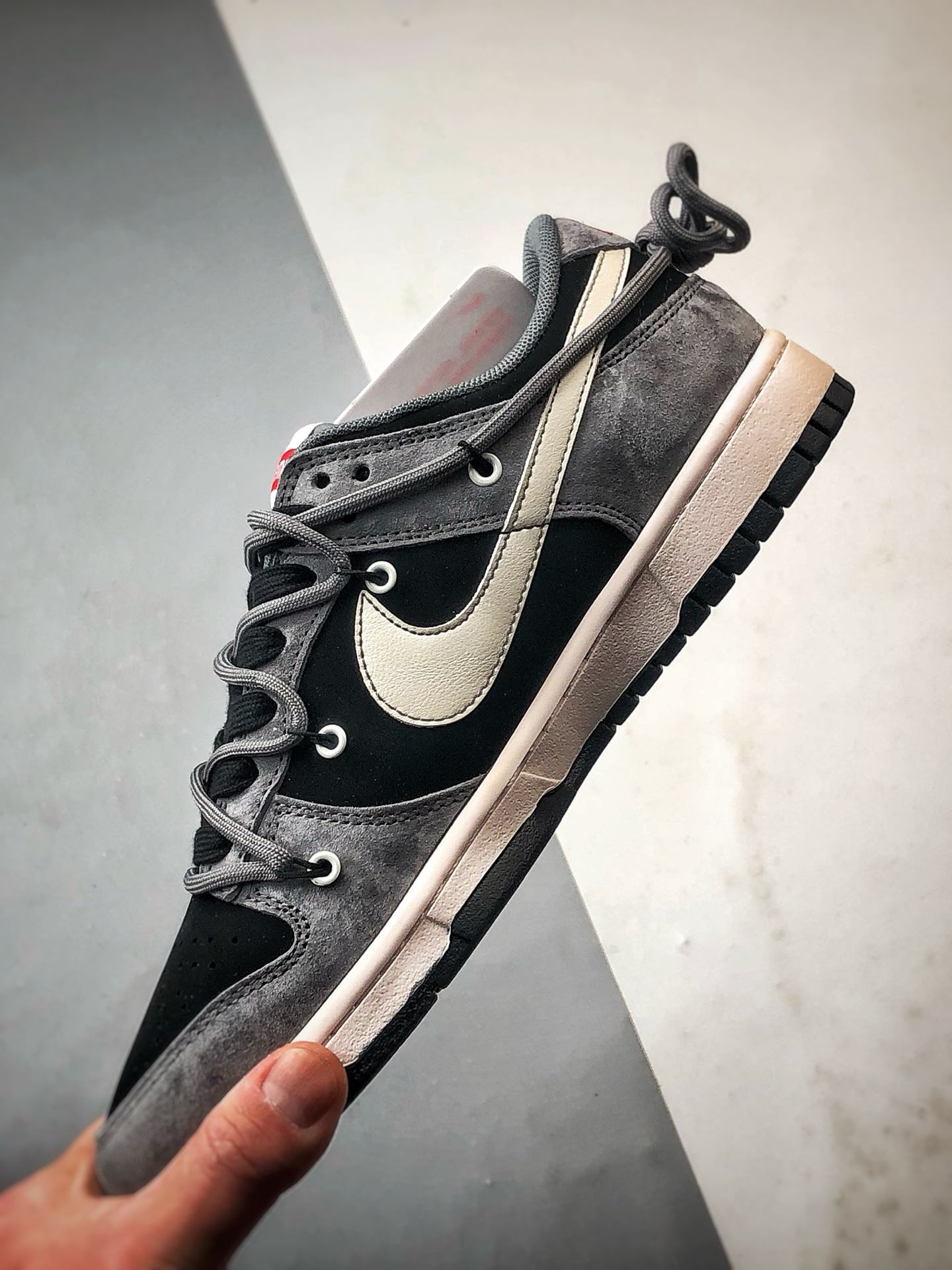 310 NK Dunk Low Retro ”DIY高端定制” Sup灰黑米解构绑带 低帮休闲运动板鞋 JP2046-101-Chinese UA Cheap High Quatity Brand Clothes Bags handbags Sneakers wholesale wholesaler seller from China Factory suppliers Fashion Clothing Shoes best Quality Beautiful Price 310 NK Dunk Low Retro ”DIY高端定制” Sup灰黑米解构绑带 低帮休闲运动板鞋 JP2046-101