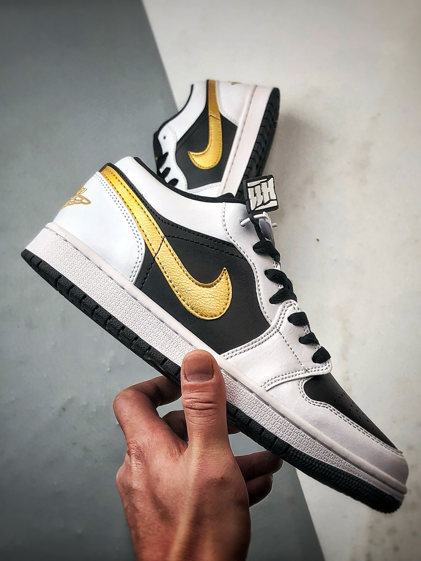 220 Air Jordan 1 Low 白黑金 553558-172-Chinese UA Cheap High Quatity Brand Clothes Bags handbags Sneakers wholesale wholesaler seller from China Factory suppliers Fashion Clothing Shoes best Quality Beautiful Price 220 Air Jordan 1 Low 白黑金 553558-172