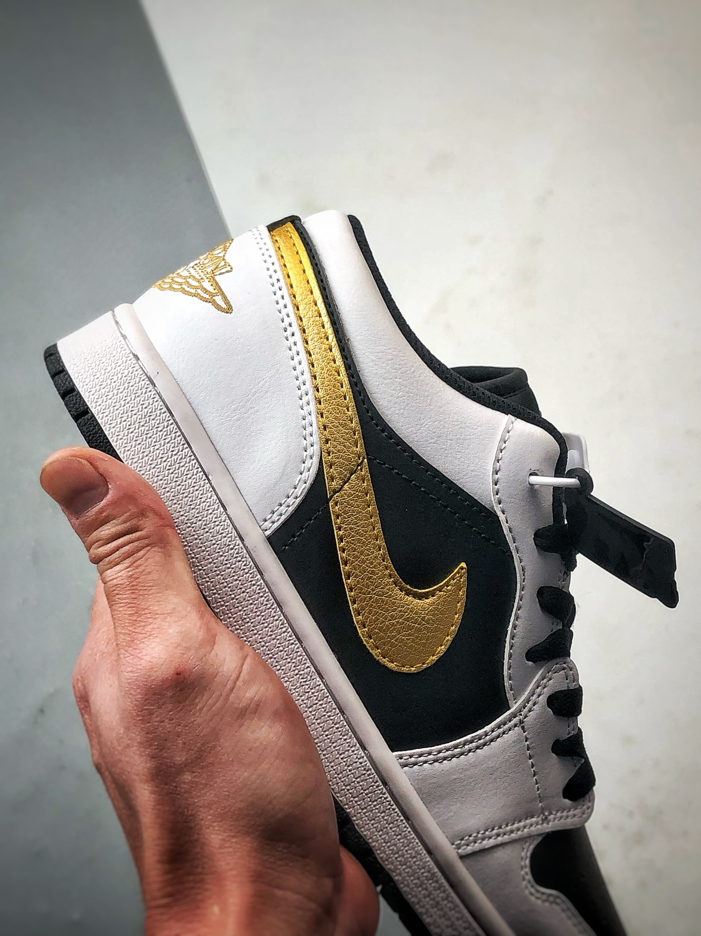 220 Air Jordan 1 Low 白黑金 553558-172-Chinese UA Cheap High Quatity Brand Clothes Bags handbags Sneakers wholesale wholesaler seller from China Factory suppliers Fashion Clothing Shoes best Quality Beautiful Price 220 Air Jordan 1 Low 白黑金 553558-172