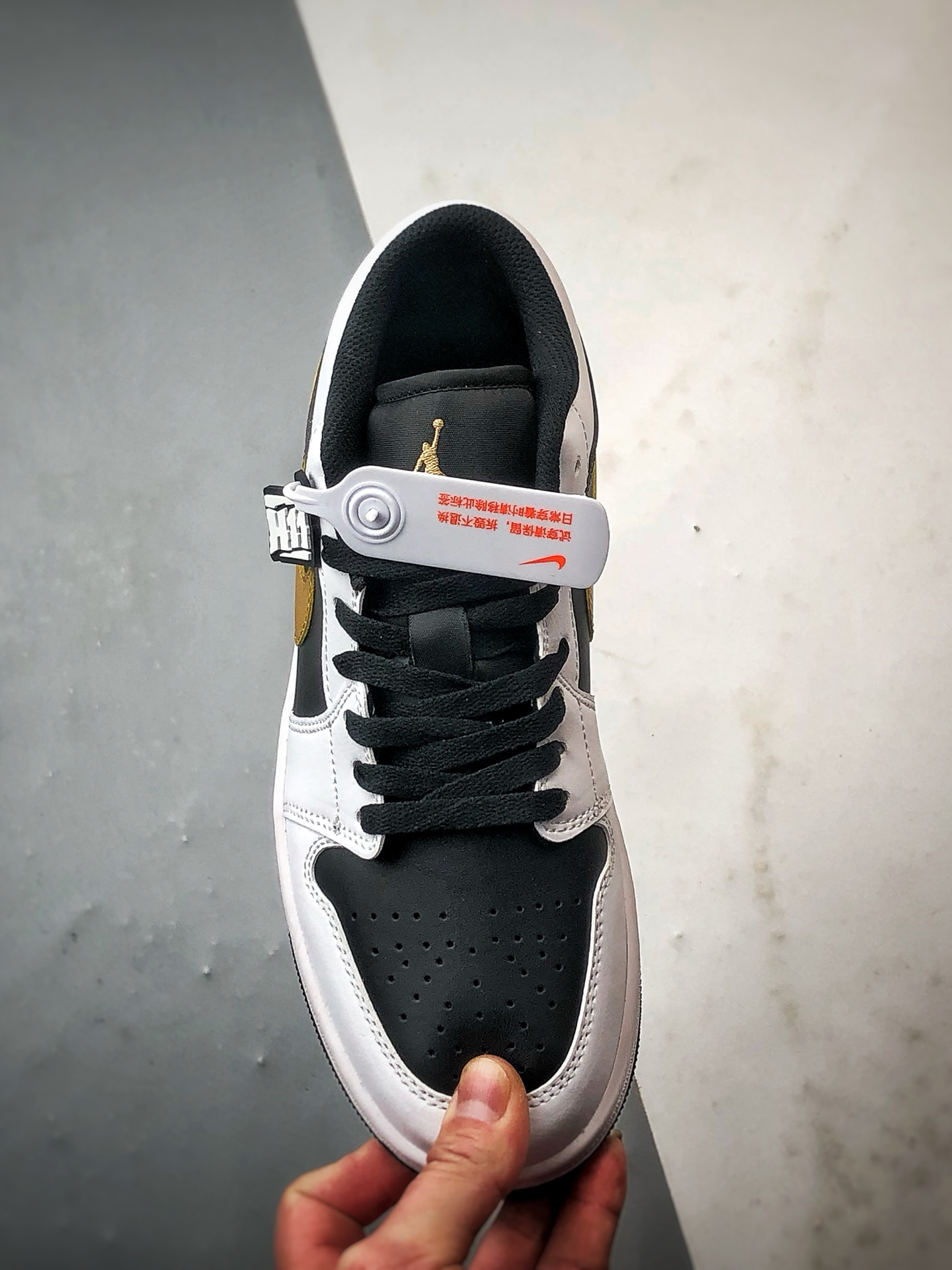 220 Air Jordan 1 Low 白黑金 553558-172-Chinese UA Cheap High Quatity Brand Clothes Bags handbags Sneakers wholesale wholesaler seller from China Factory suppliers Fashion Clothing Shoes best Quality Beautiful Price 220 Air Jordan 1 Low 白黑金 553558-172