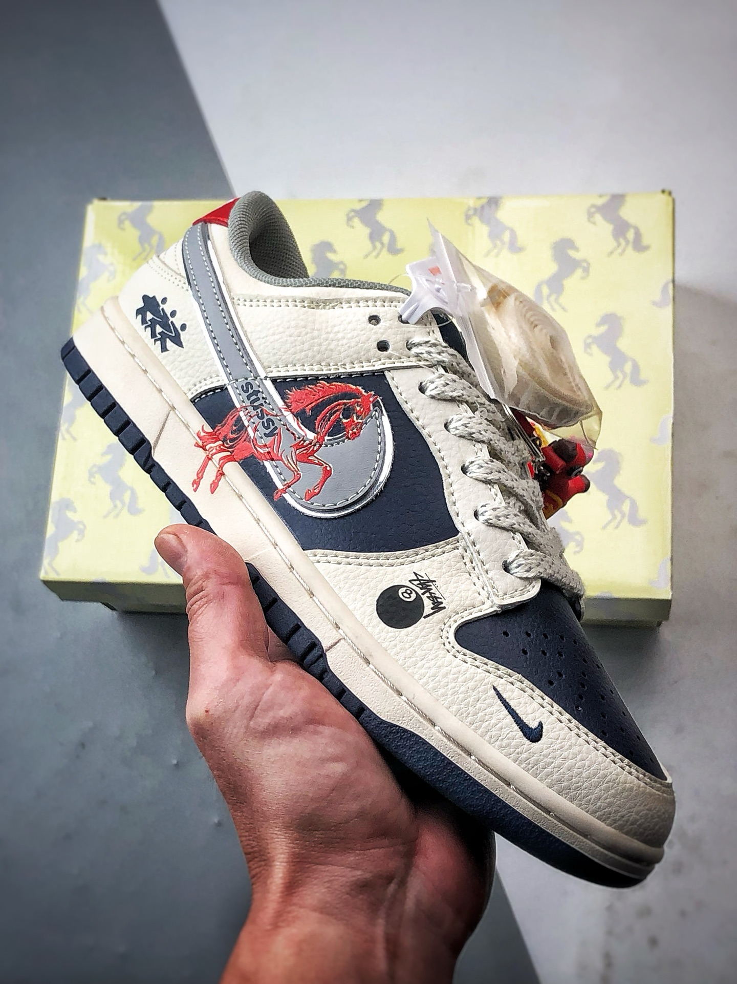 290 NK Dunk Low Retro ”DIY高端定制” 斯图西马年米灰蓝 低帮休闲运动板鞋 SD6888-107-Chinese UA Cheap High Quatity Brand Clothes Bags handbags Sneakers wholesale wholesaler seller from China Factory suppliers Fashion Clothing Shoes best Quality Beautiful Price 290 NK Dunk Low Retro ”DIY高端定制” 斯图西马年米灰蓝 低帮休闲运动板鞋 SD6888-107