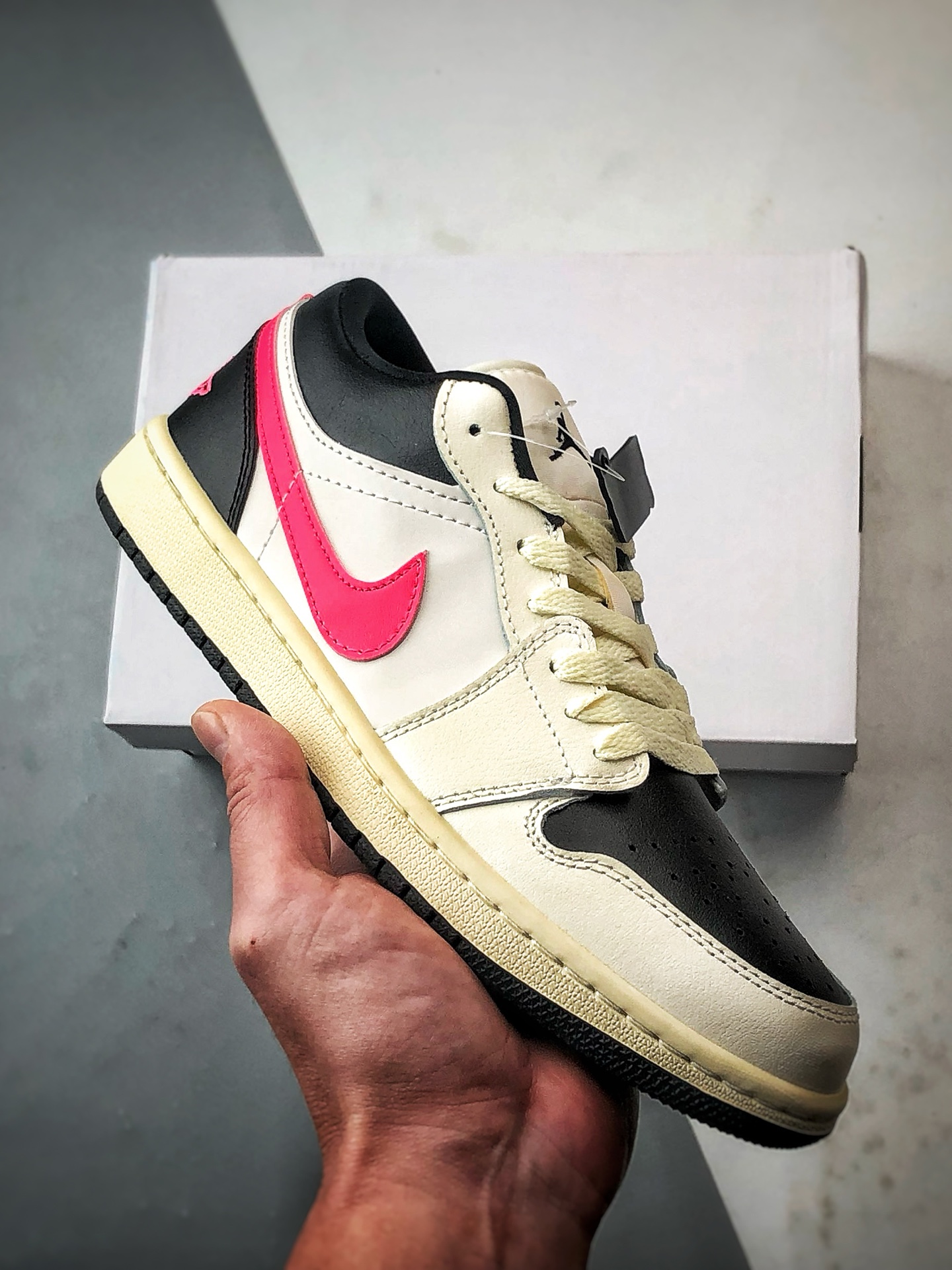 220 Air Jordan 1 Low 象牙白粉 DC0774-107-Chinese UA Cheap High Quatity Brand Clothes Bags handbags Sneakers wholesale wholesaler seller from China Factory suppliers Fashion Clothing Shoes best Quality Beautiful Price 220 Air Jordan 1 Low 象牙白粉 DC0774-107