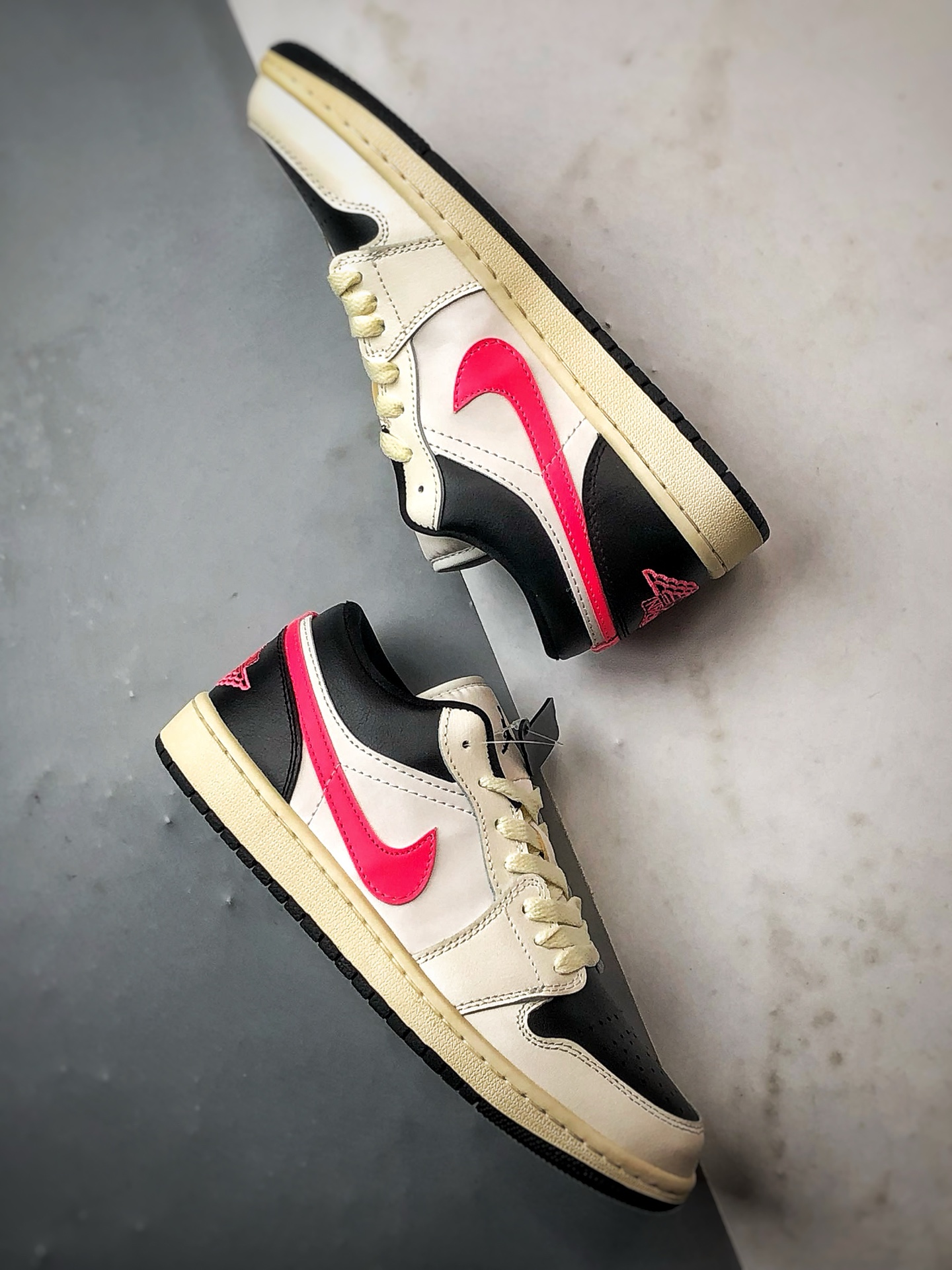 220 Air Jordan 1 Low 象牙白粉 DC0774-107-Chinese UA Cheap High Quatity Brand Clothes Bags handbags Sneakers wholesale wholesaler seller from China Factory suppliers Fashion Clothing Shoes best Quality Beautiful Price 220 Air Jordan 1 Low 象牙白粉 DC0774-107