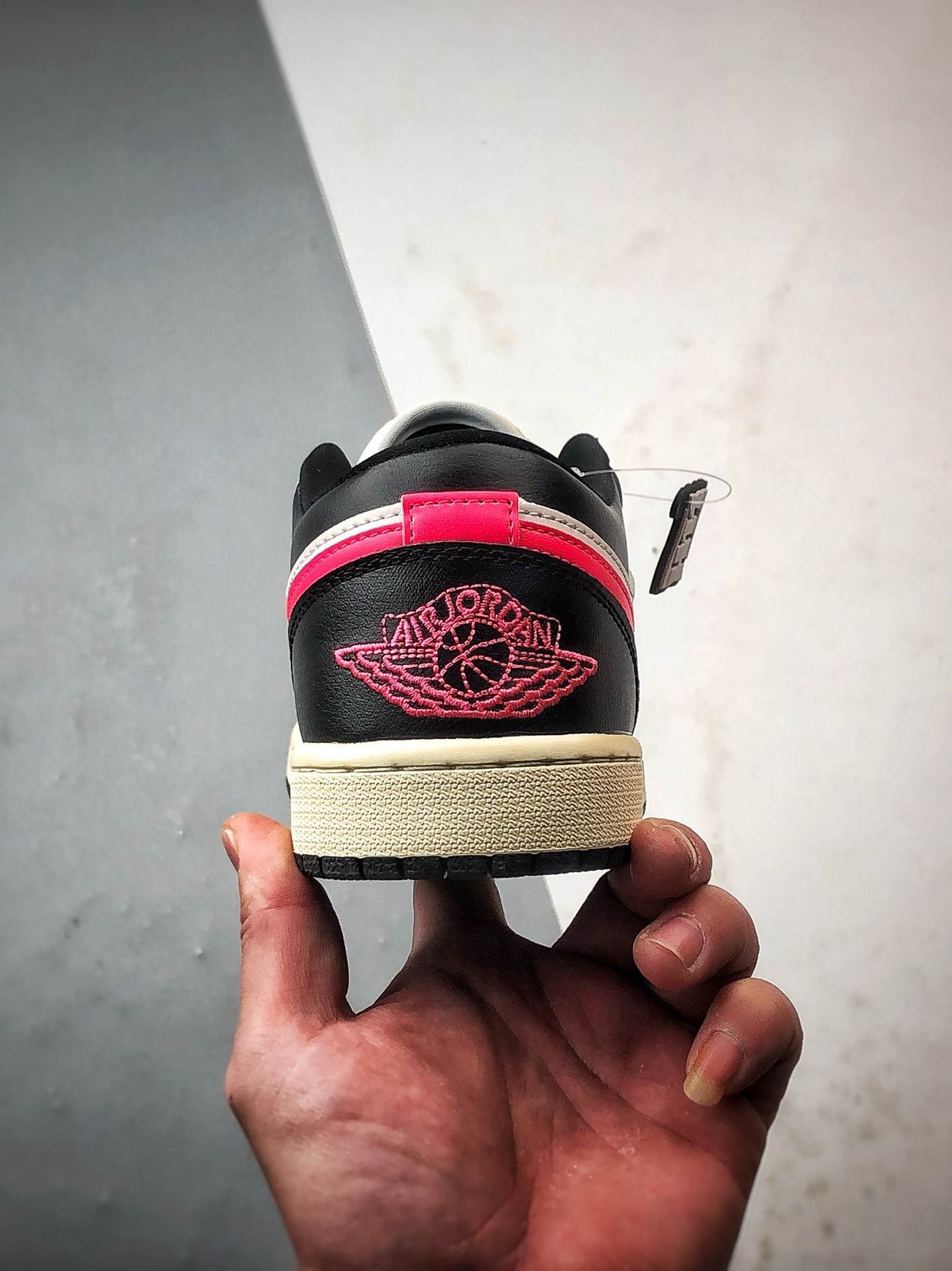 220 Air Jordan 1 Low 象牙白粉 DC0774-107-Chinese UA Cheap High Quatity Brand Clothes Bags handbags Sneakers wholesale wholesaler seller from China Factory suppliers Fashion Clothing Shoes best Quality Beautiful Price 220 Air Jordan 1 Low 象牙白粉 DC0774-107