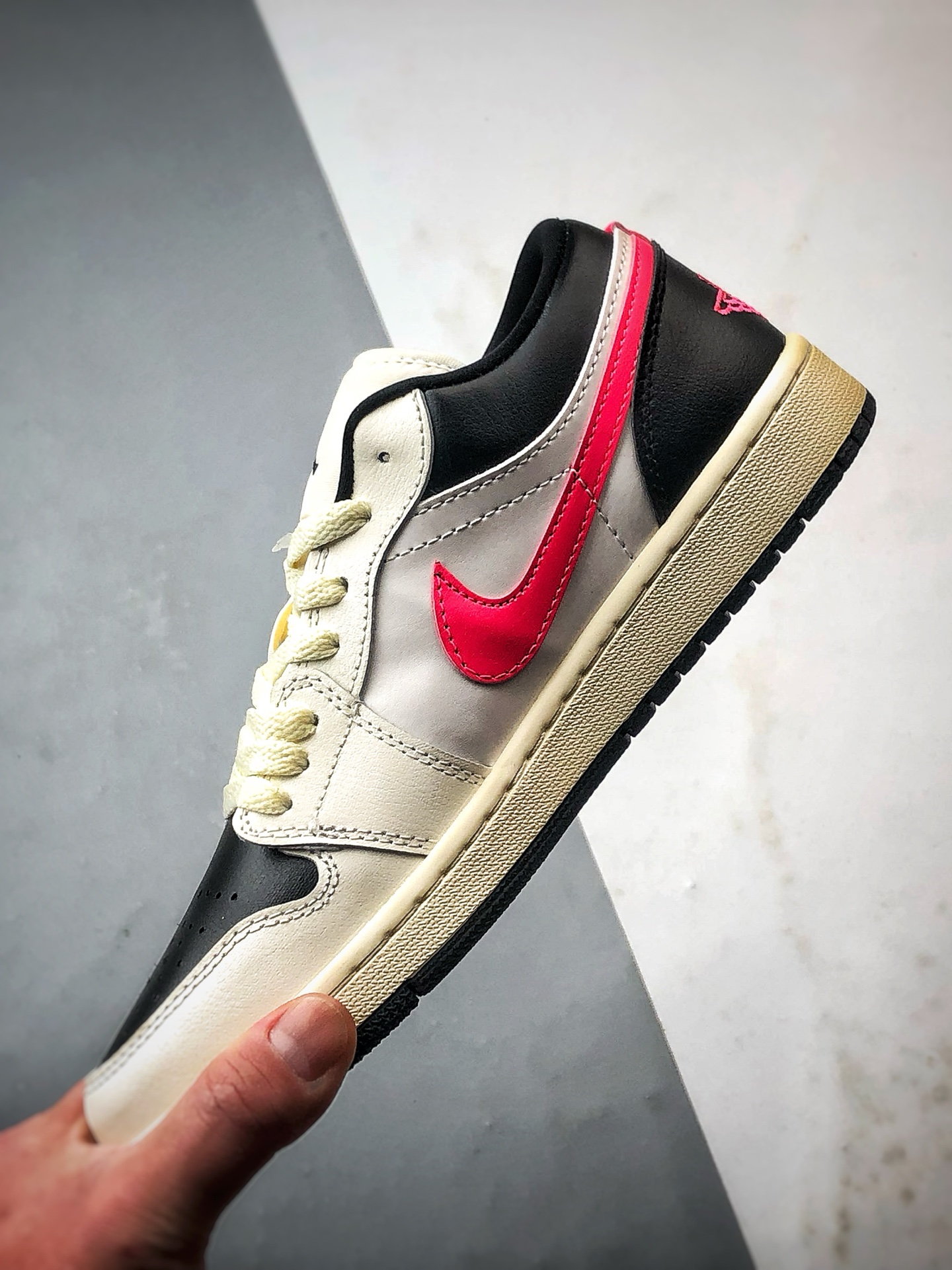 220 Air Jordan 1 Low 象牙白粉 DC0774-107-Chinese UA Cheap High Quatity Brand Clothes Bags handbags Sneakers wholesale wholesaler seller from China Factory suppliers Fashion Clothing Shoes best Quality Beautiful Price 220 Air Jordan 1 Low 象牙白粉 DC0774-107