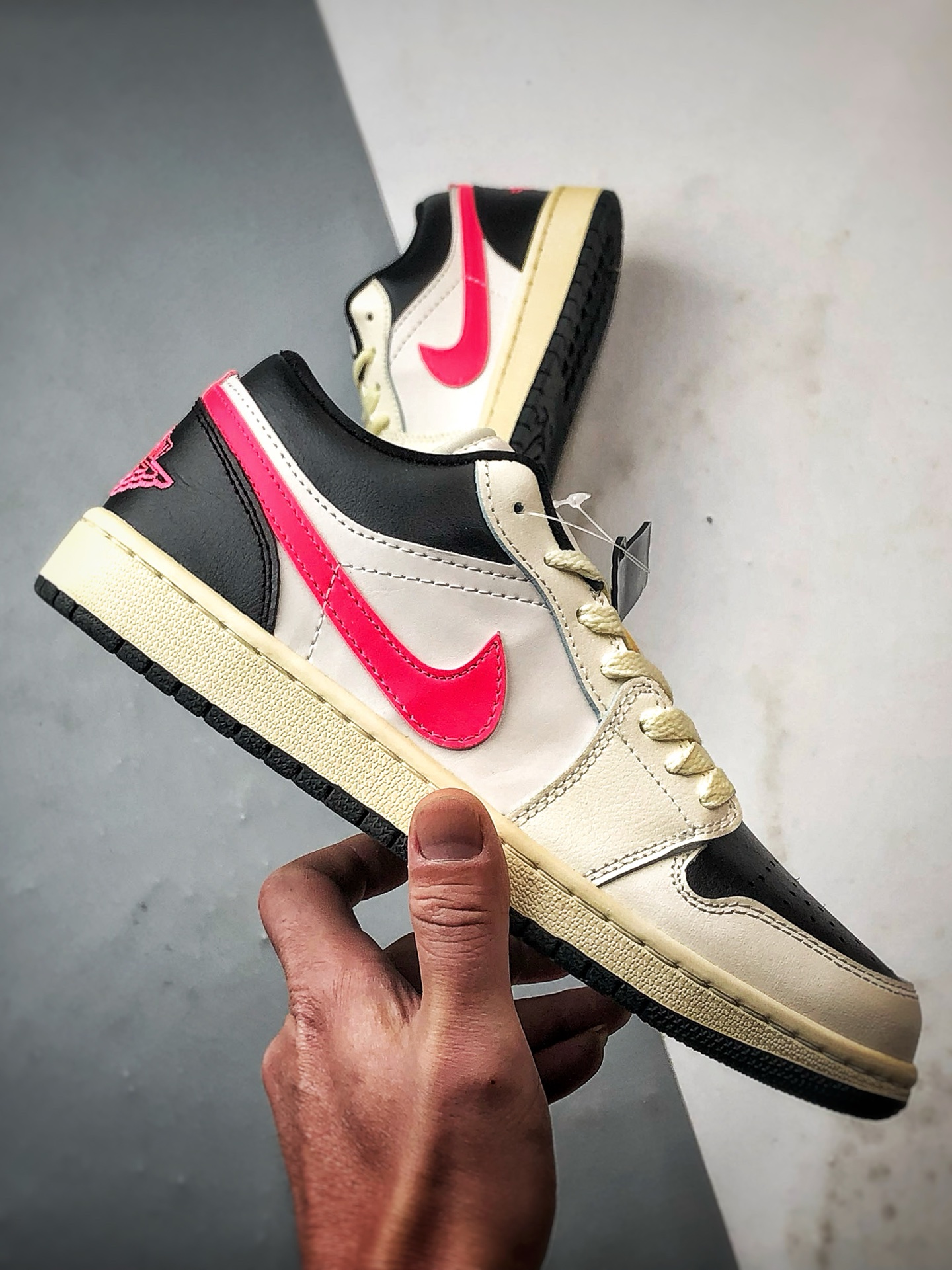 220 Air Jordan 1 Low 象牙白粉 DC0774-107-Chinese UA Cheap High Quatity Brand Clothes Bags handbags Sneakers wholesale wholesaler seller from China Factory suppliers Fashion Clothing Shoes best Quality Beautiful Price 220 Air Jordan 1 Low 象牙白粉 DC0774-107